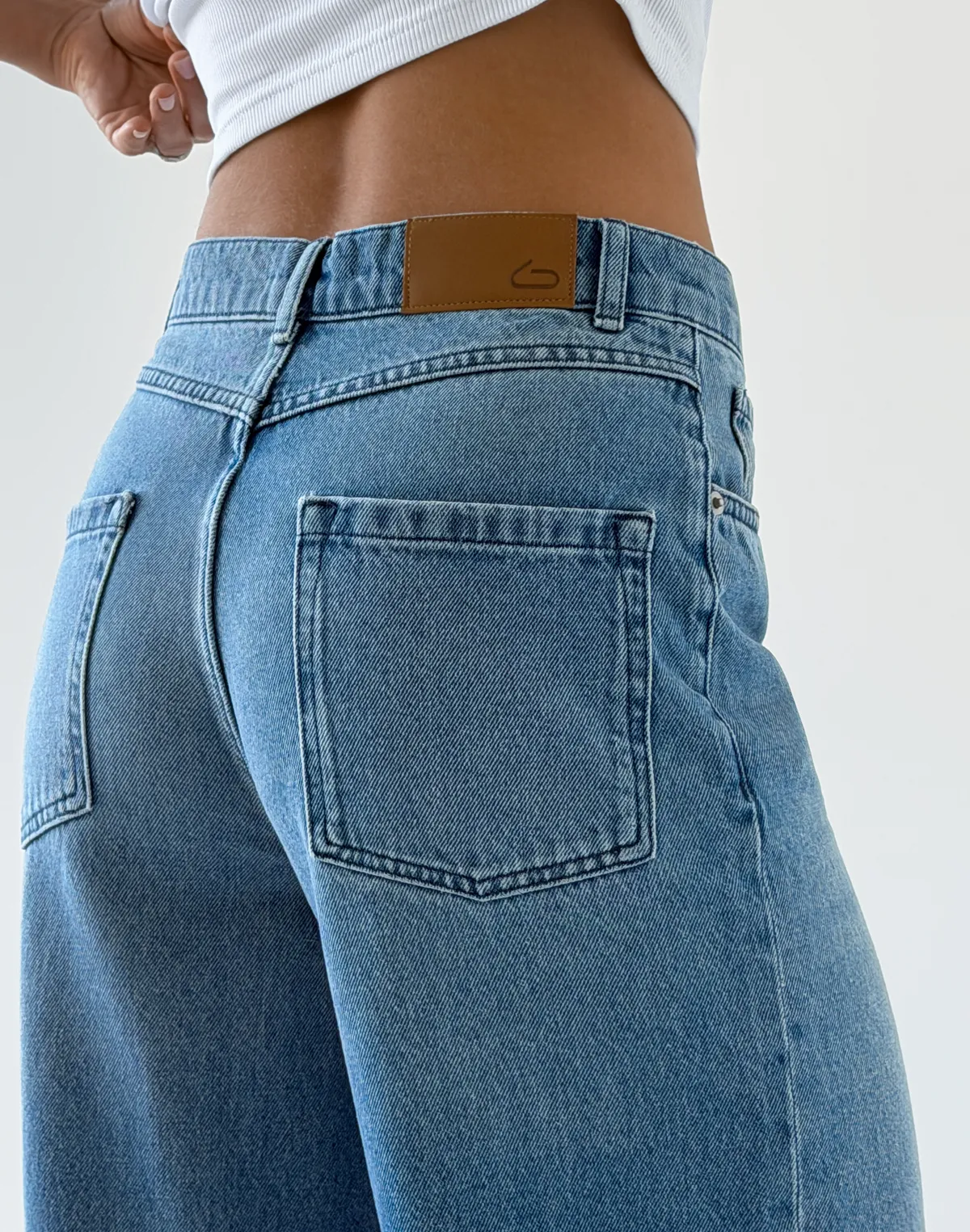 Джинси з декоративним підворотом, блакитні - Фото 5