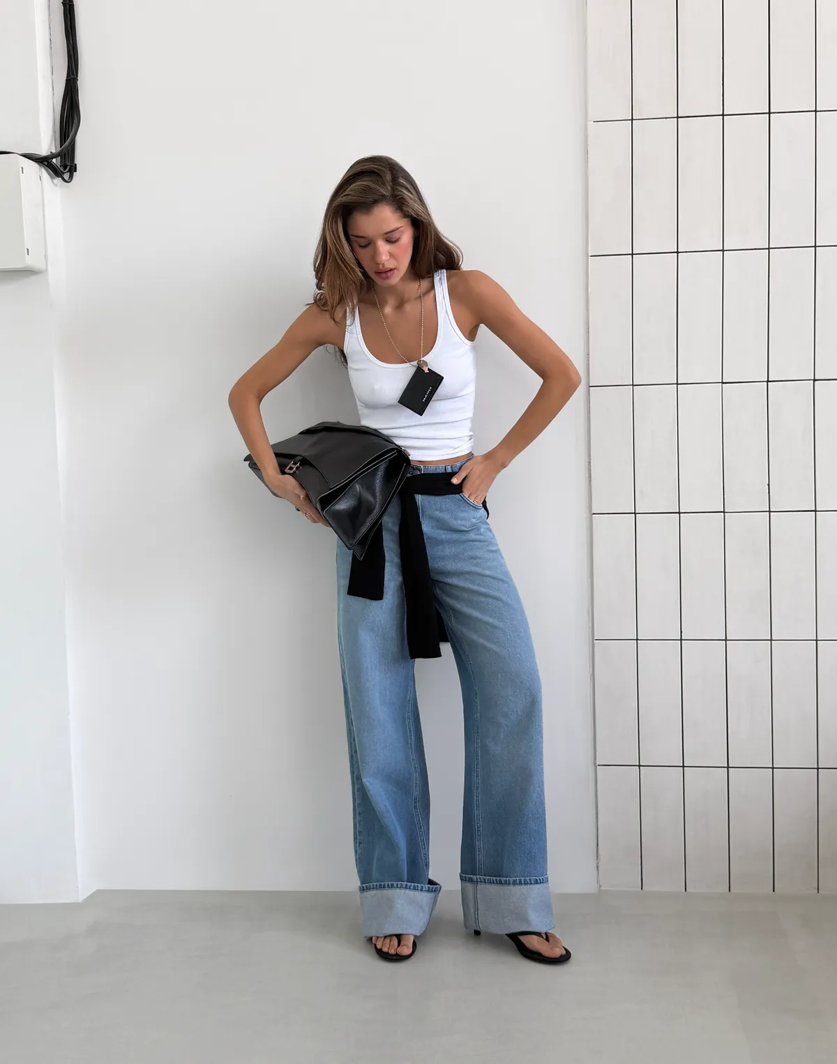 Джинси з декоративним підворотом, блакитні - Фото 7