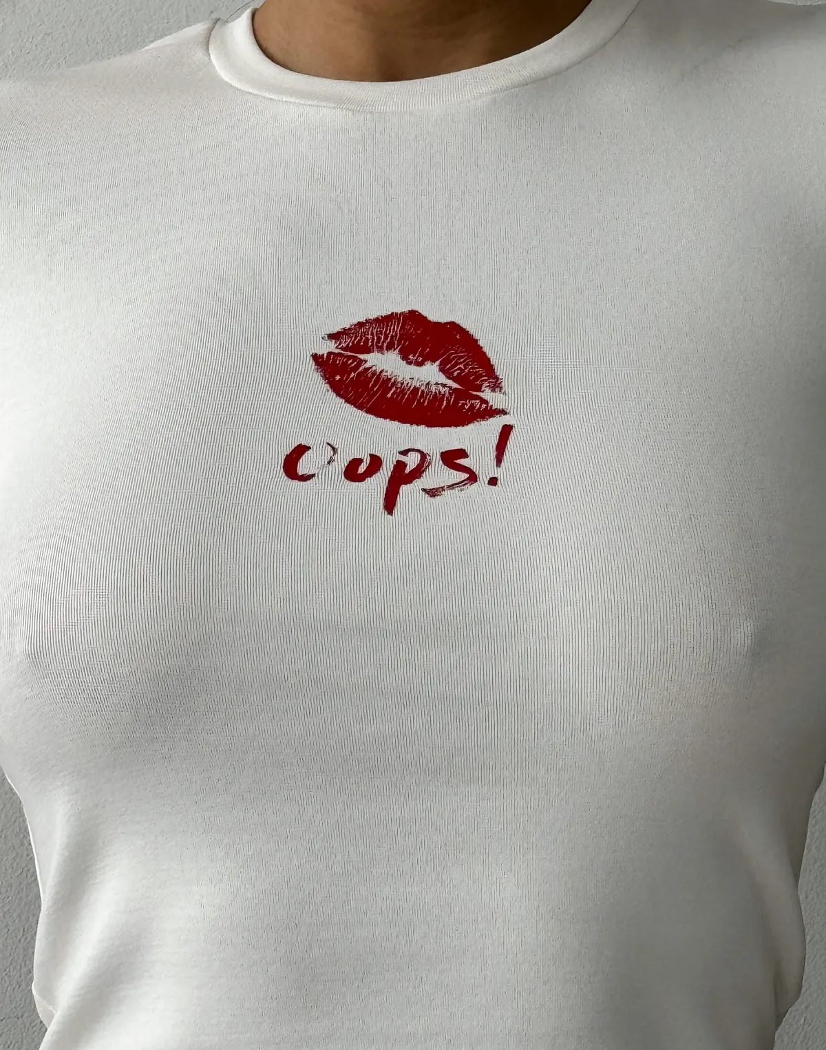 Жіноча футболка по фігурі бавовняна еластична, шампань з принтом "Oops!" - Фото 5