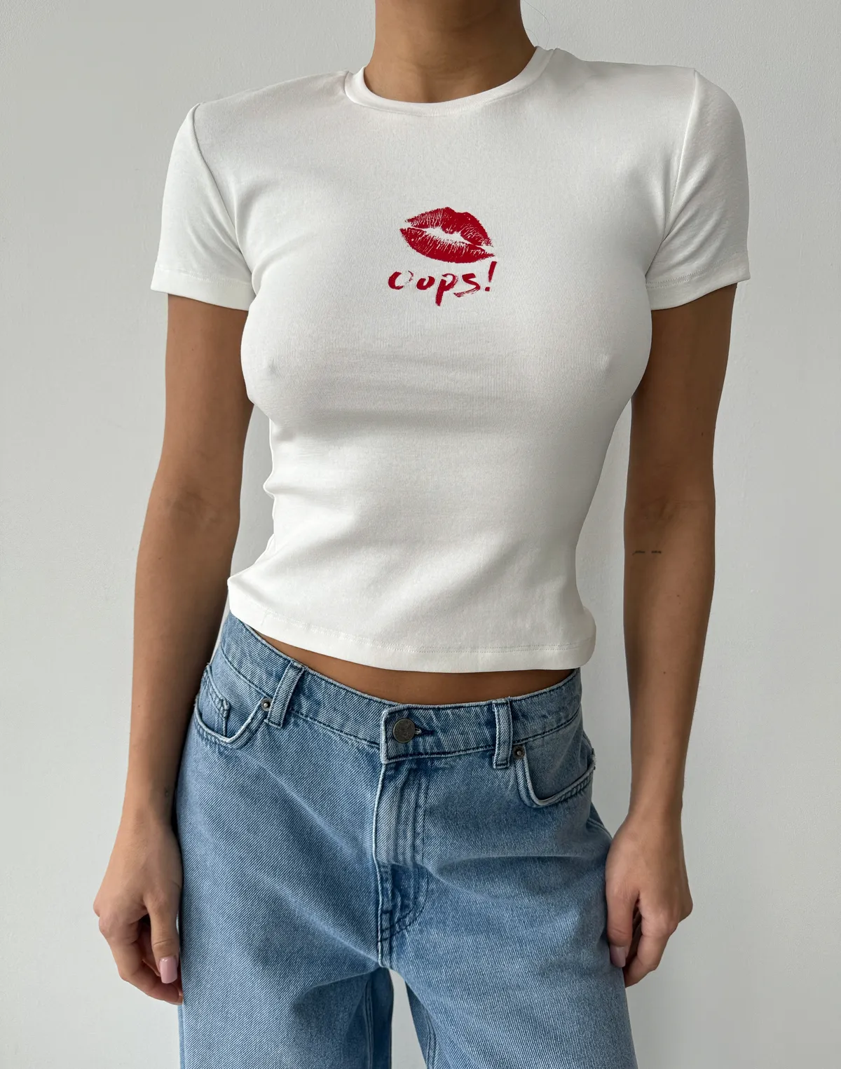 Жіноча футболка по фігурі бавовняна еластична, шампань з принтом "Oops!" - Фото 7