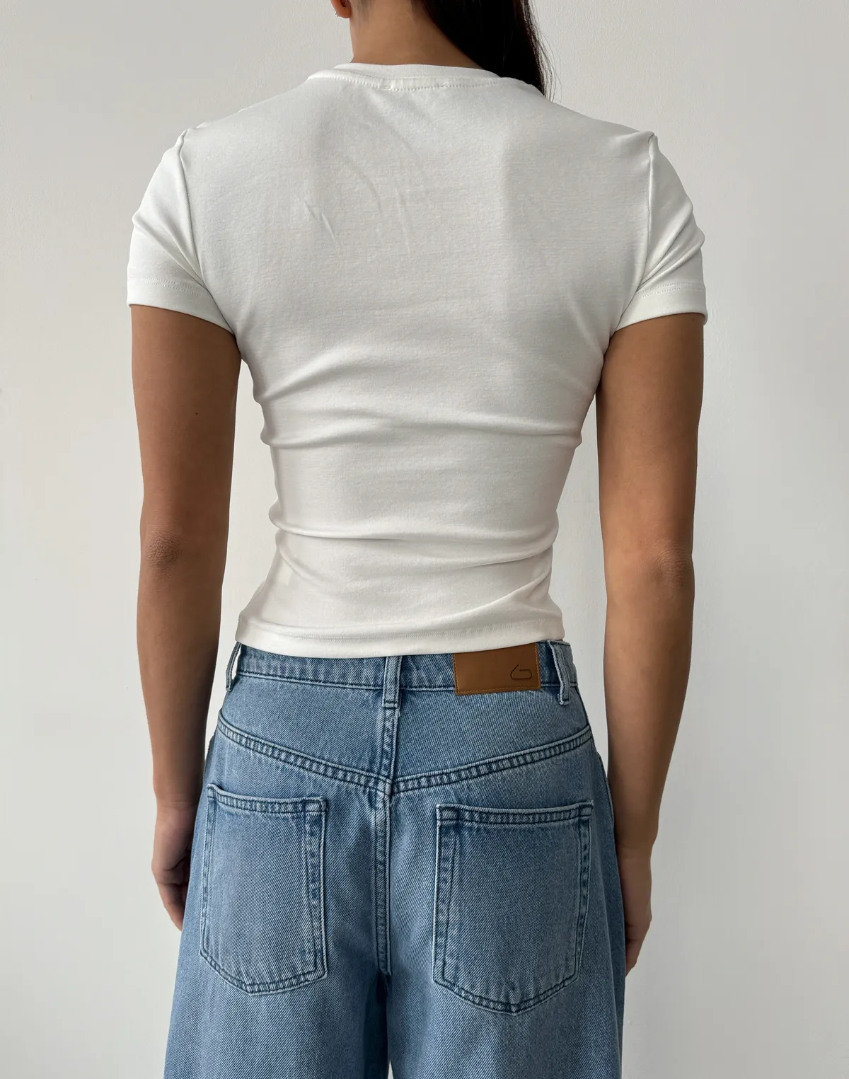 Жіноча футболка по фігурі бавовняна еластична, шампань з принтом "Oops!" - Фото 2