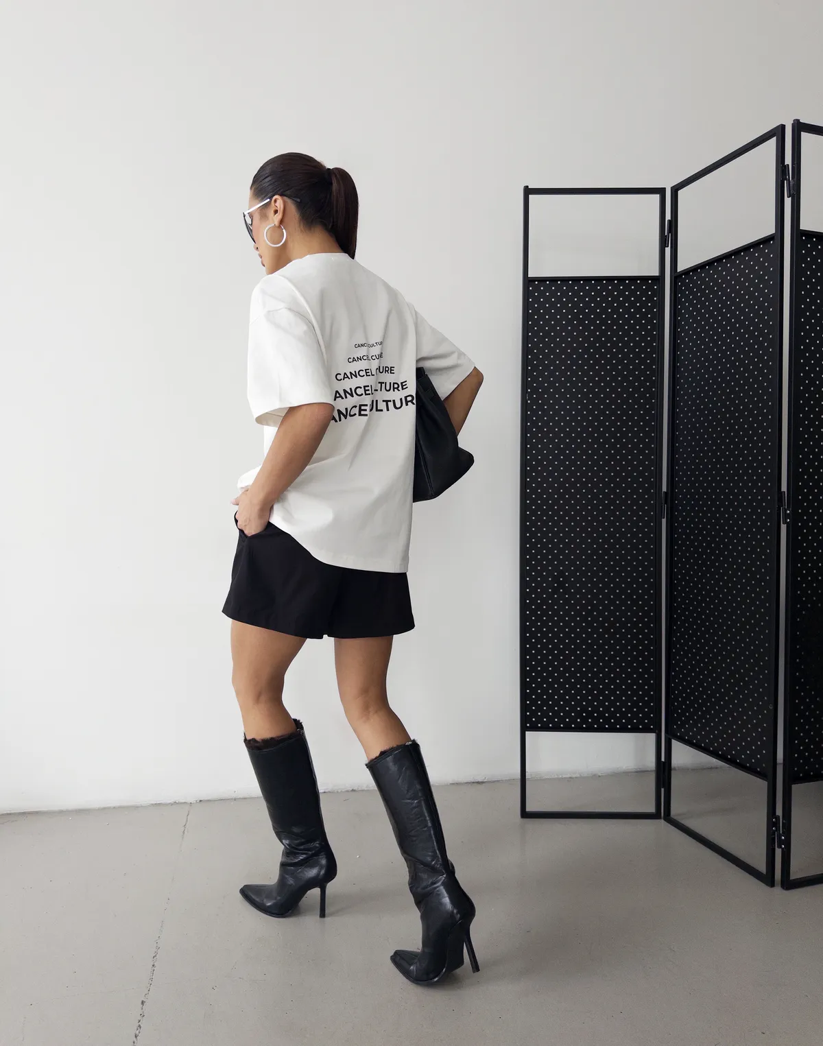 Футболка жіноча зі супер щільного котону оверсайз з логотипом, екрю з принтом "Cancel Сulture" - Фото 1