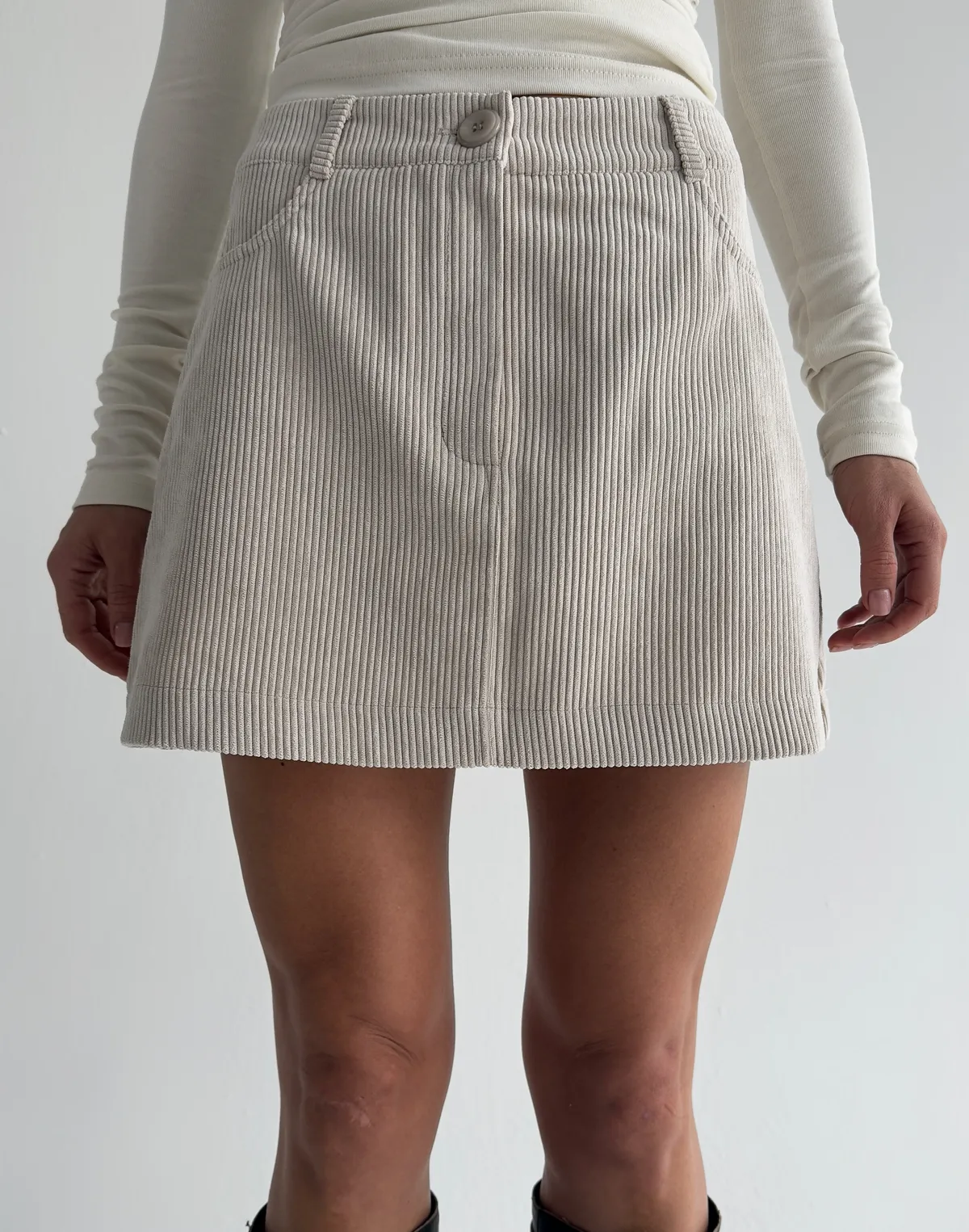 Спідниця міні вельветова весняна, молочна - Фото 1