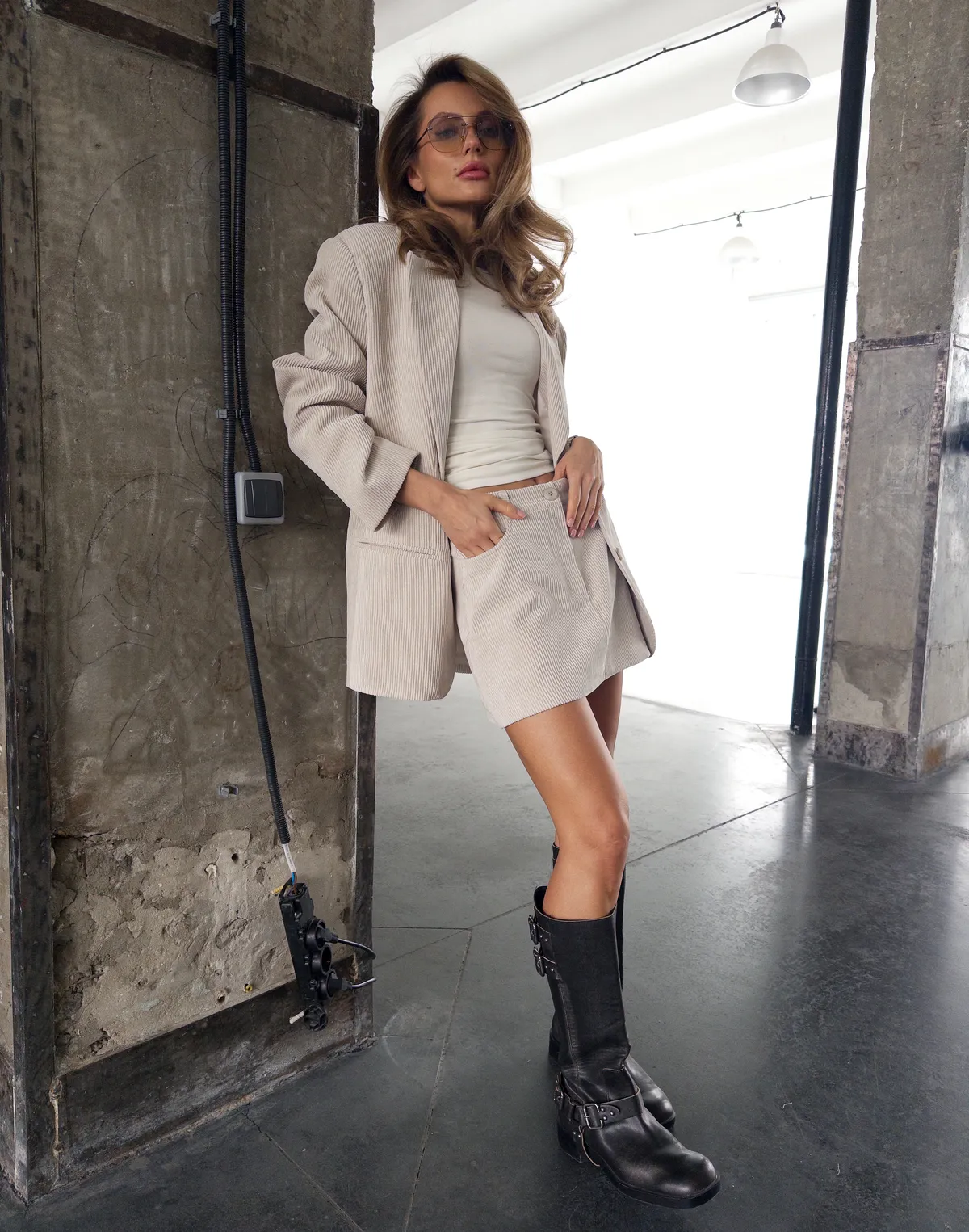 Спідниця міні вельветова весняна, молочна - Фото 4