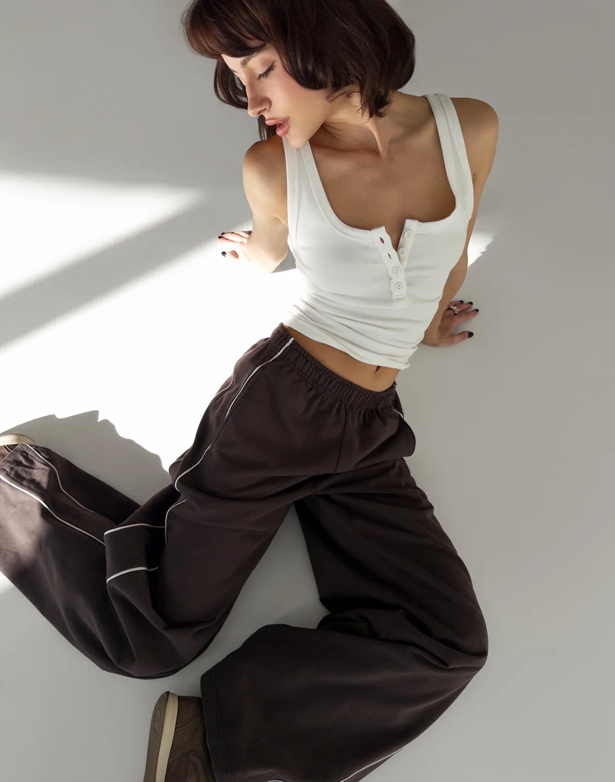 Майка жіноча по фігурі бавовняна з ґудзиками, шампань - Фото 3