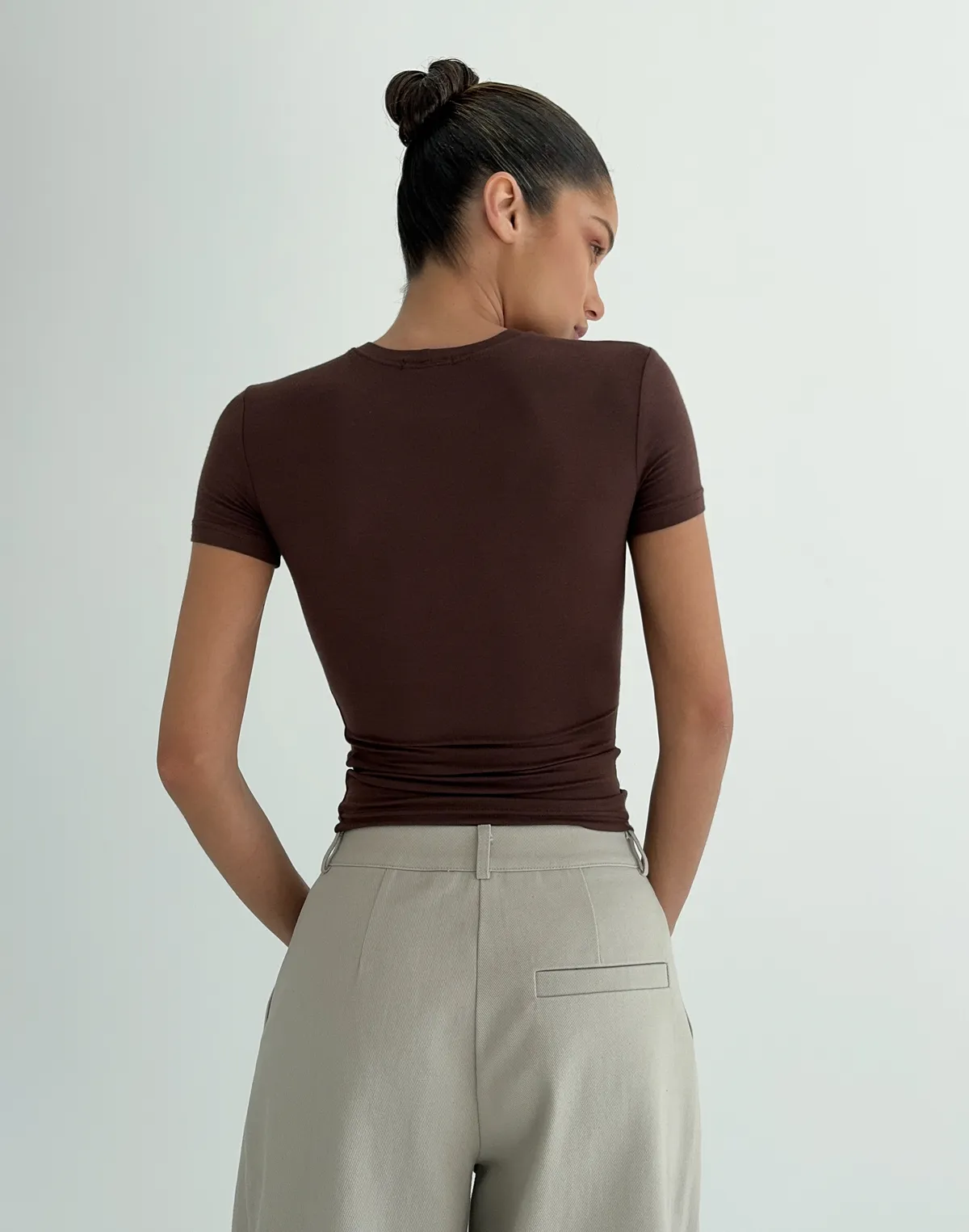 Футболка по фігурі з кашеміром у складі, шоколадна - Фото 2