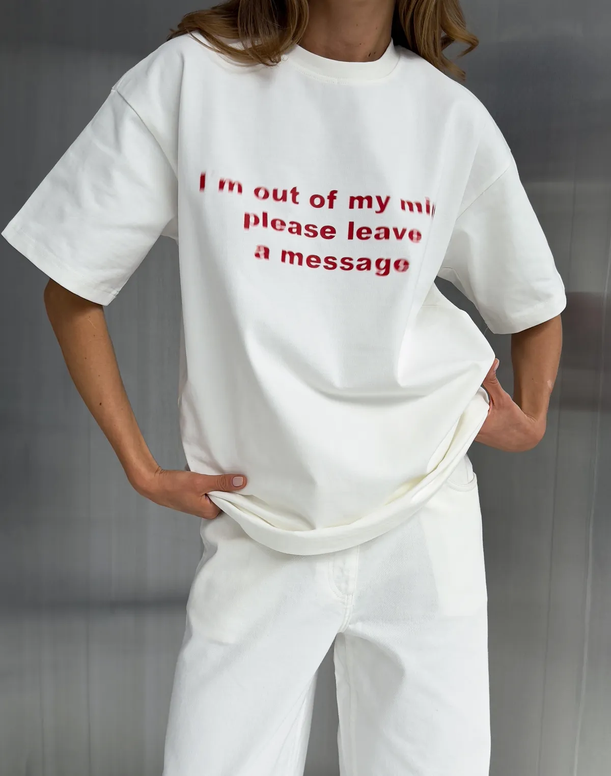 Футболка жіноча зі супер щільного котону оверсайз, екрю з принтом "I’m out of my mind, please leave a message" - Фото 1