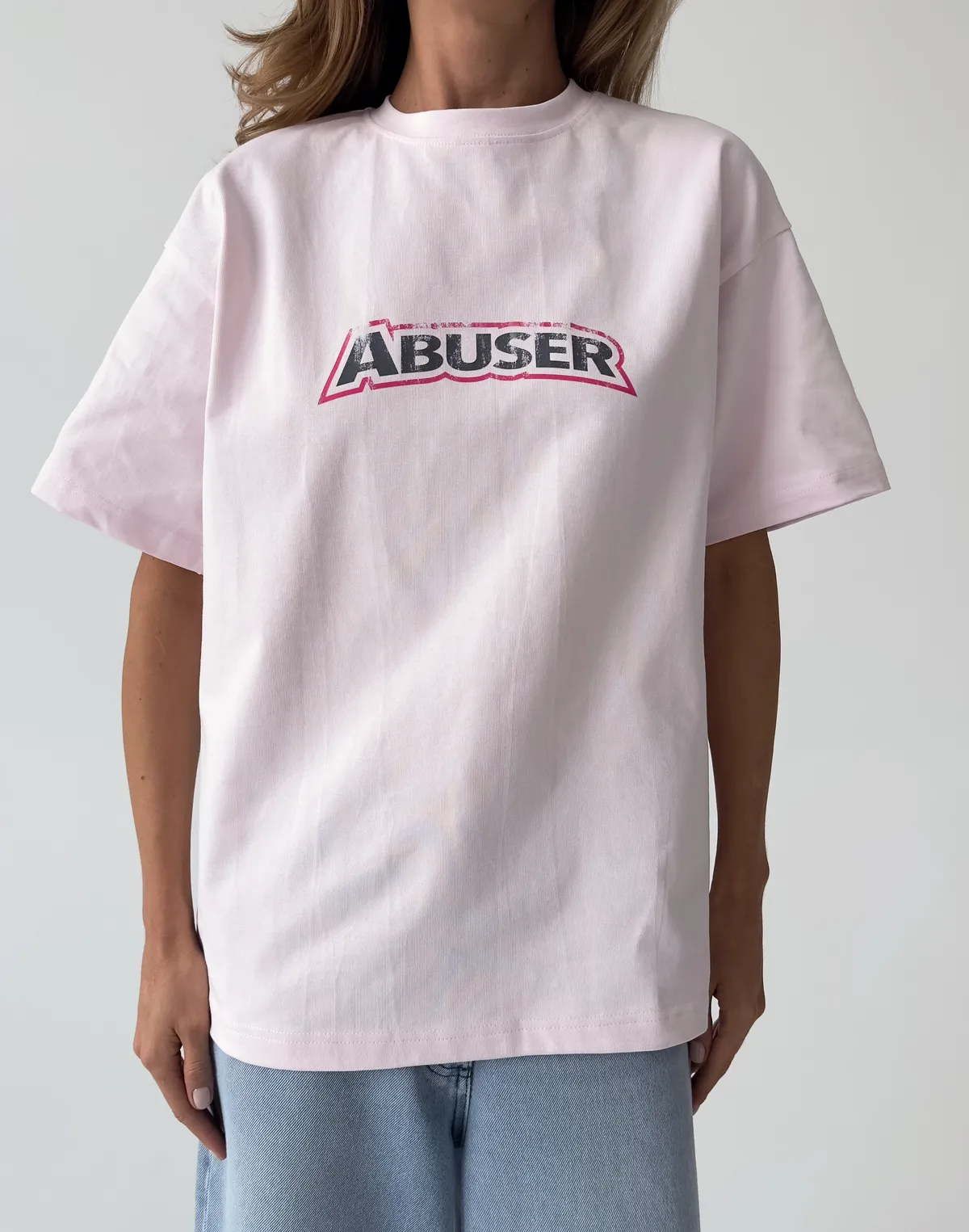 Футболка жіноча зі супер щільного котону оверсайз, рожева з принтом "Abuser" - Фото 6