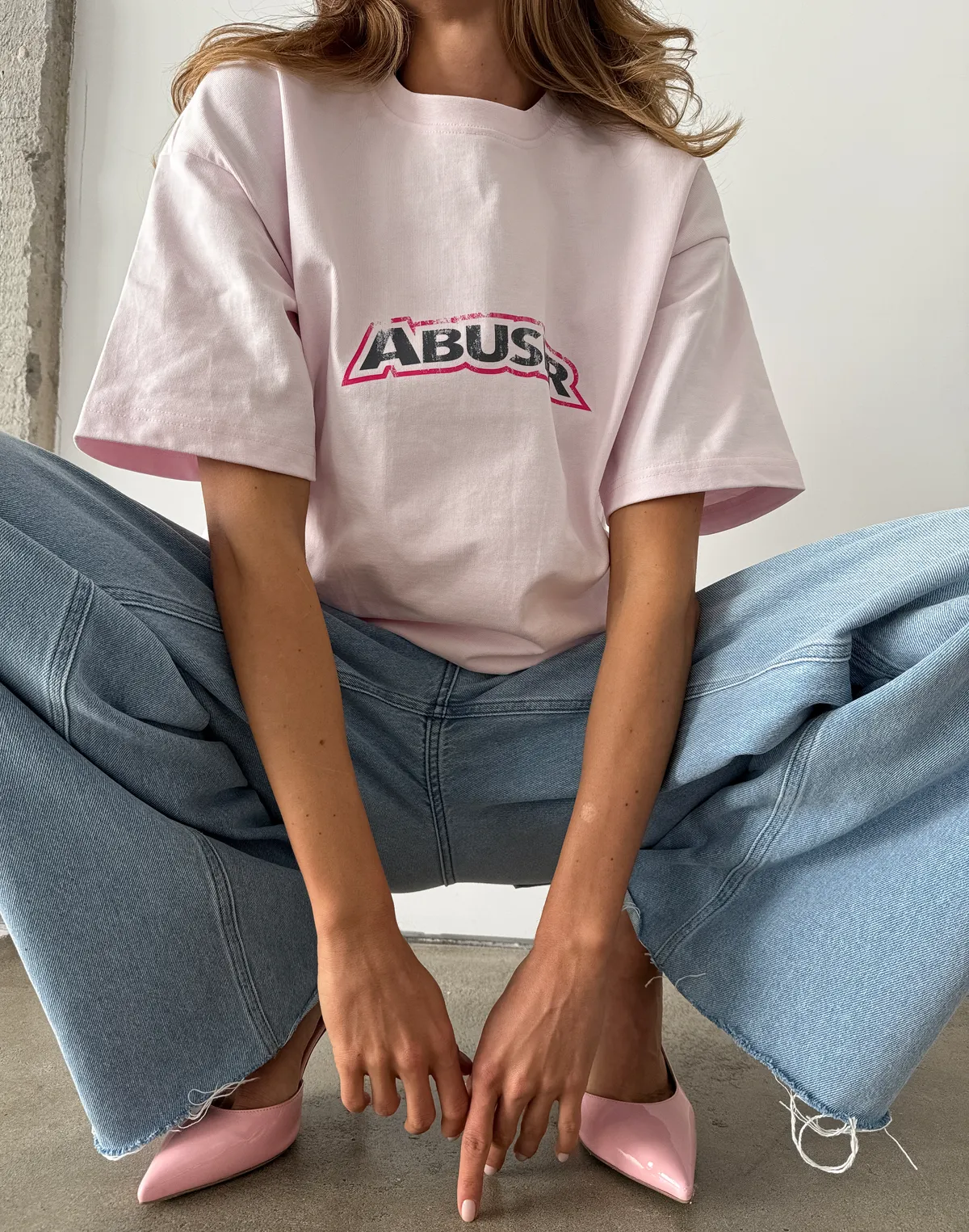 Футболка жіноча зі супер щільного котону оверсайз, рожева з принтом "Abuser" - Фото 8