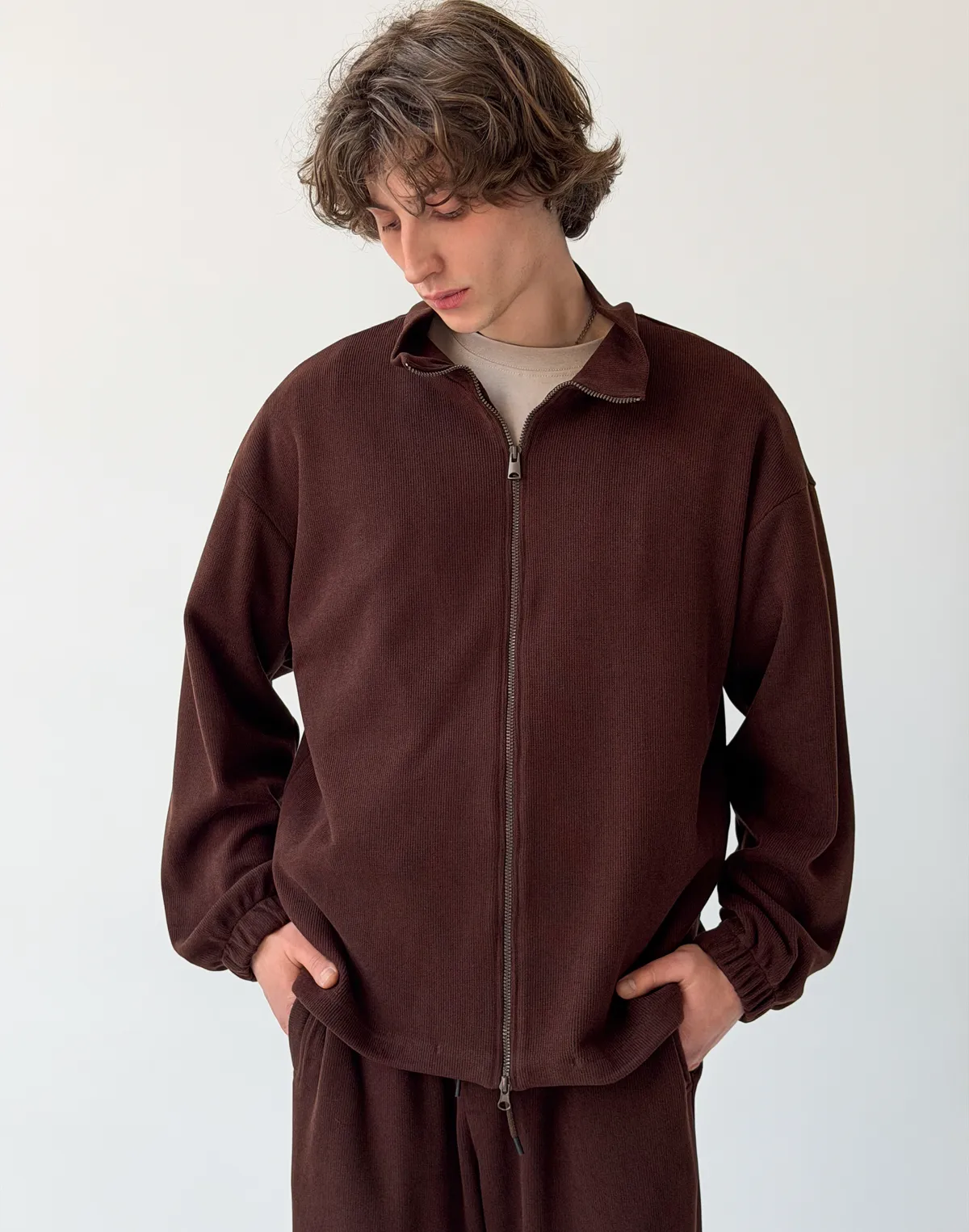 Зіпер без капюшону з текстурованої тканини у рубчик, шоколадний - Фото 6
