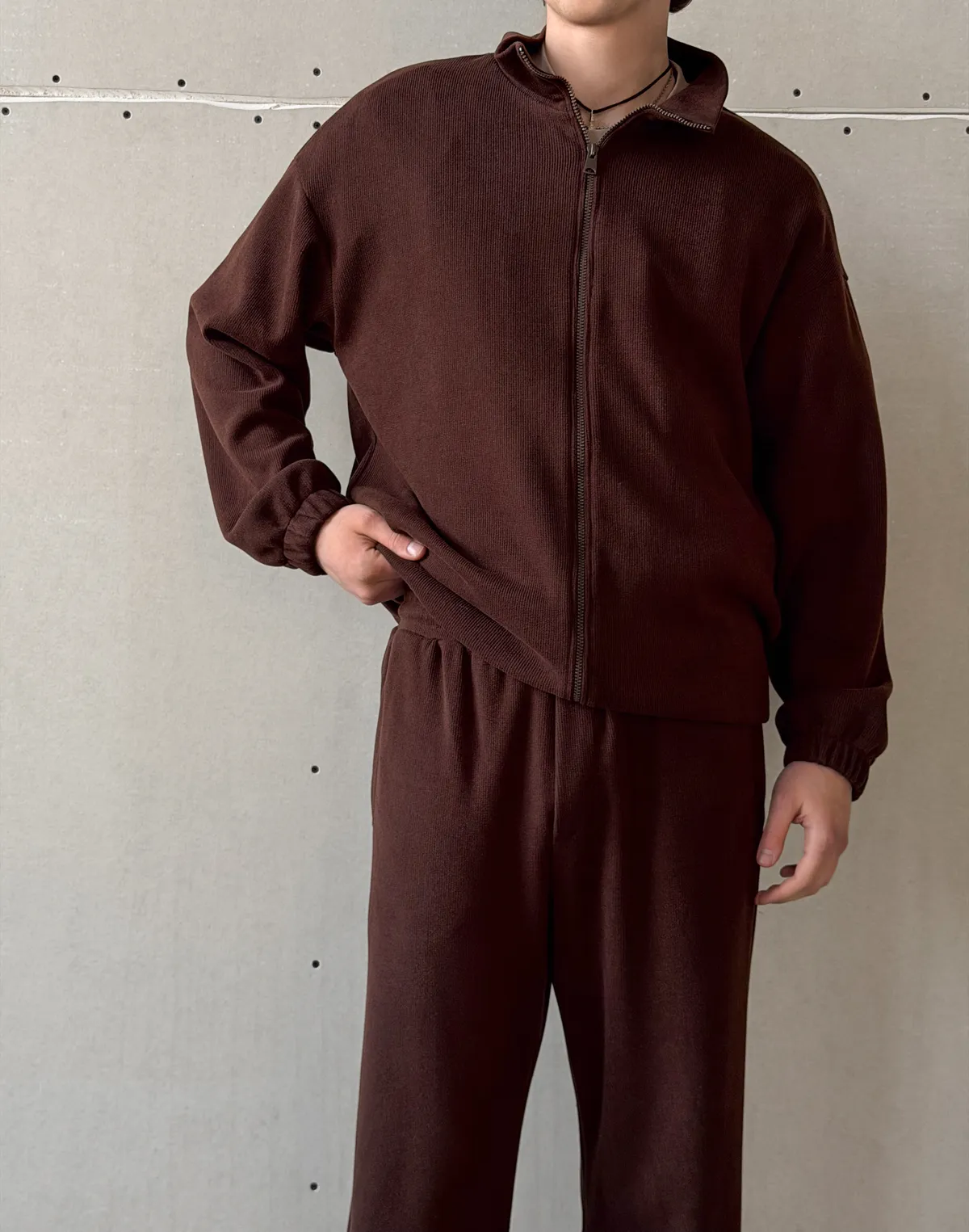 Зіпер без капюшону з текстурованої тканини у рубчик, шоколадний - Фото 1