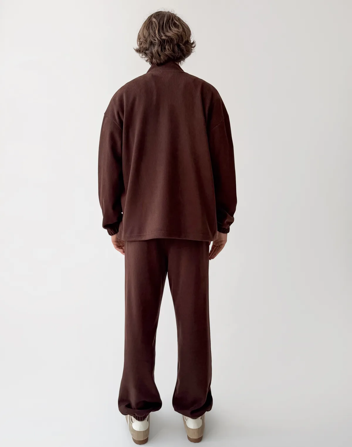 Męski komplet z prążkowanej dzianiny: bluza na zamek bez kaptura i spodnie dresowe, czekoladowy - Фото 2