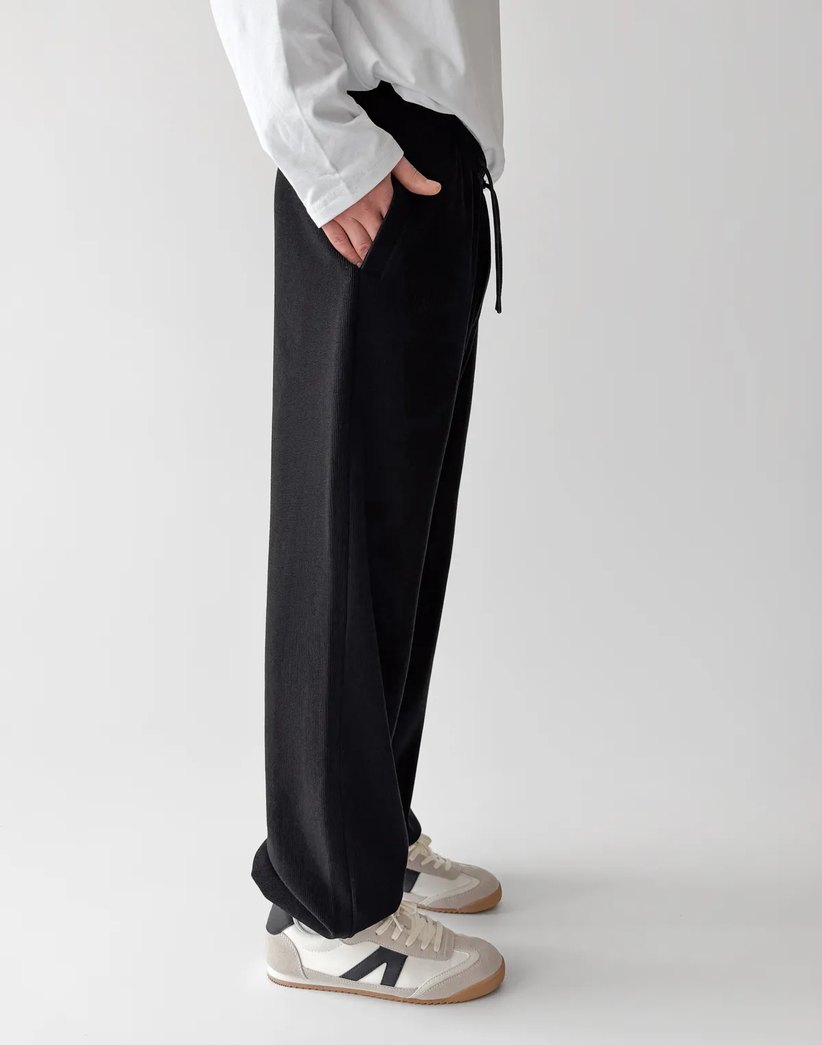 Штани спортивні чоловічі з текстурованої тканини у рубчик, чорні - Фото 6