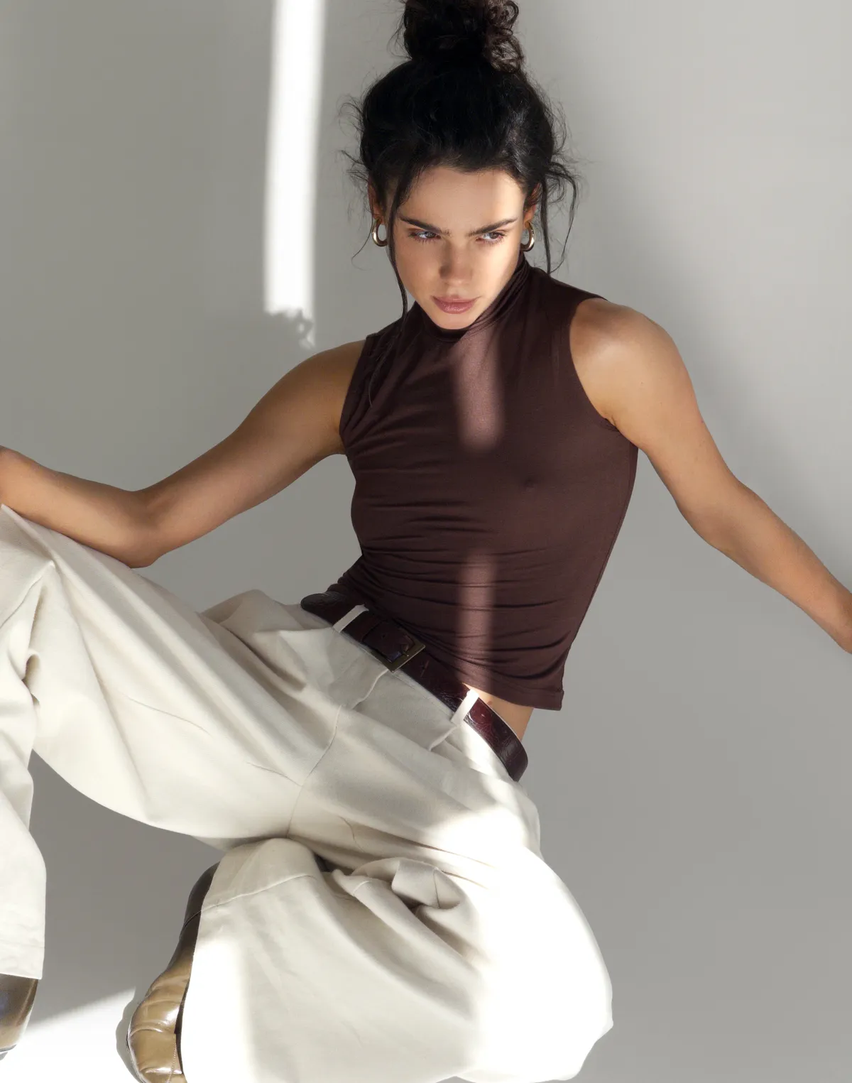 Майка під горло з кашеміром у складі, шоколадна - Фото 4