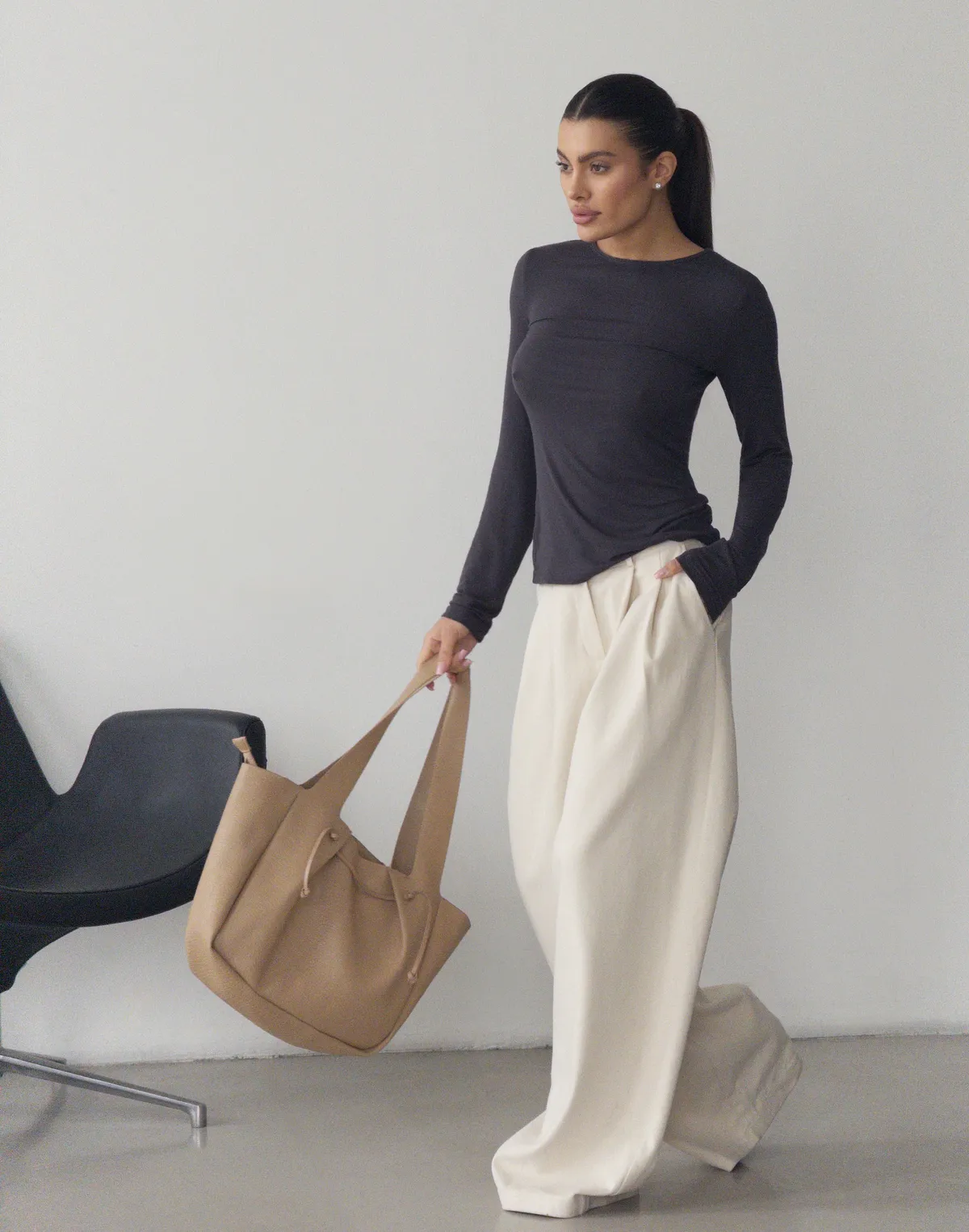 Лонгслів з кашеміром у складі з ефектом прозорості, графітовий - Фото 6