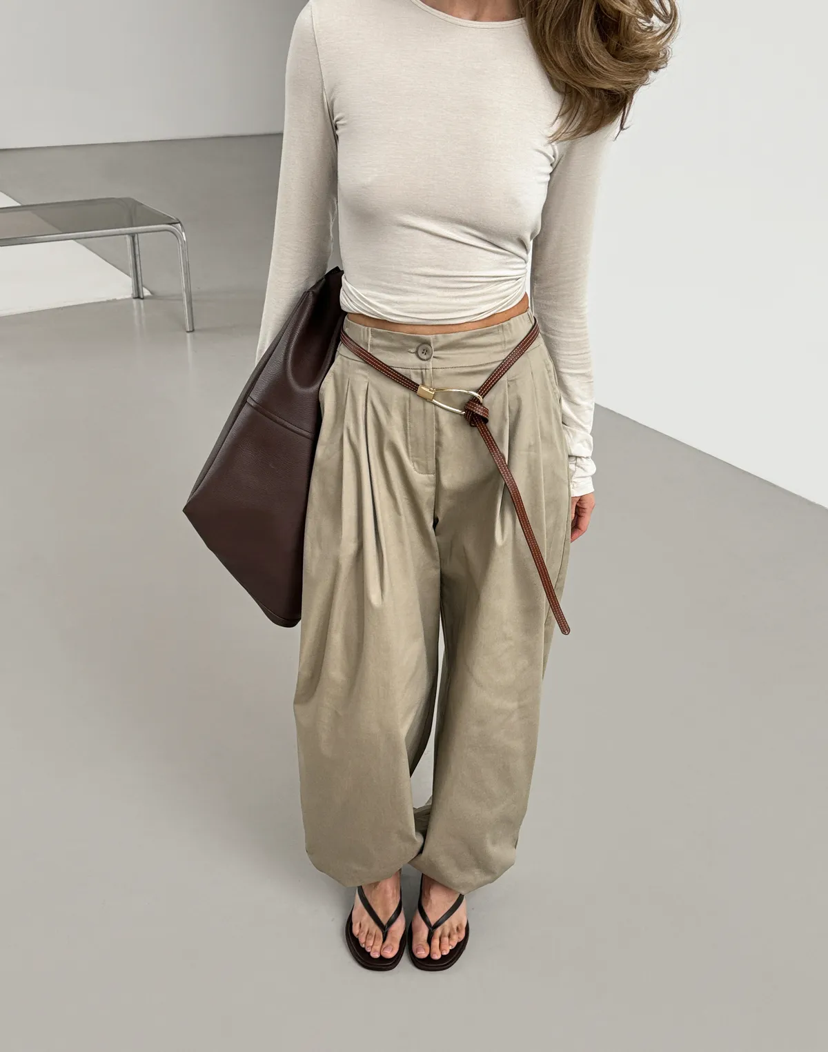 Штани котонові карго жіночі вільного крою, бежеві - Фото 6