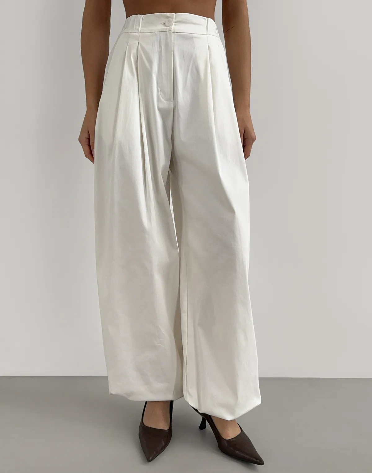 Штани котонові карго жіночі вільного крою, молочні - Фото 3