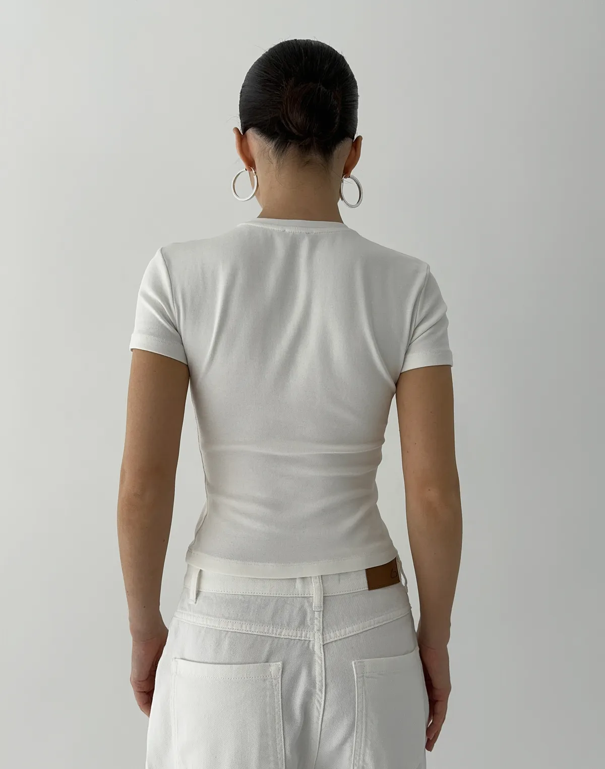 Жіноча футболка по фігурі бавовняна еластична, шампань з принтом "Just vibing through life" - Фото 2