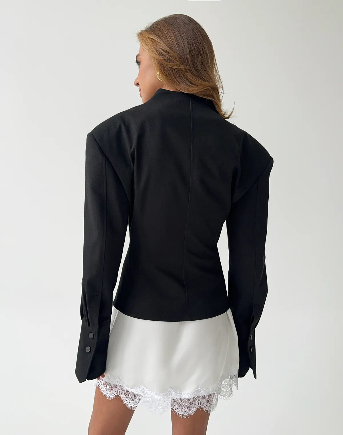 Жакет з V-подібним декольте та ґудзиками, чорний - Фото 2
