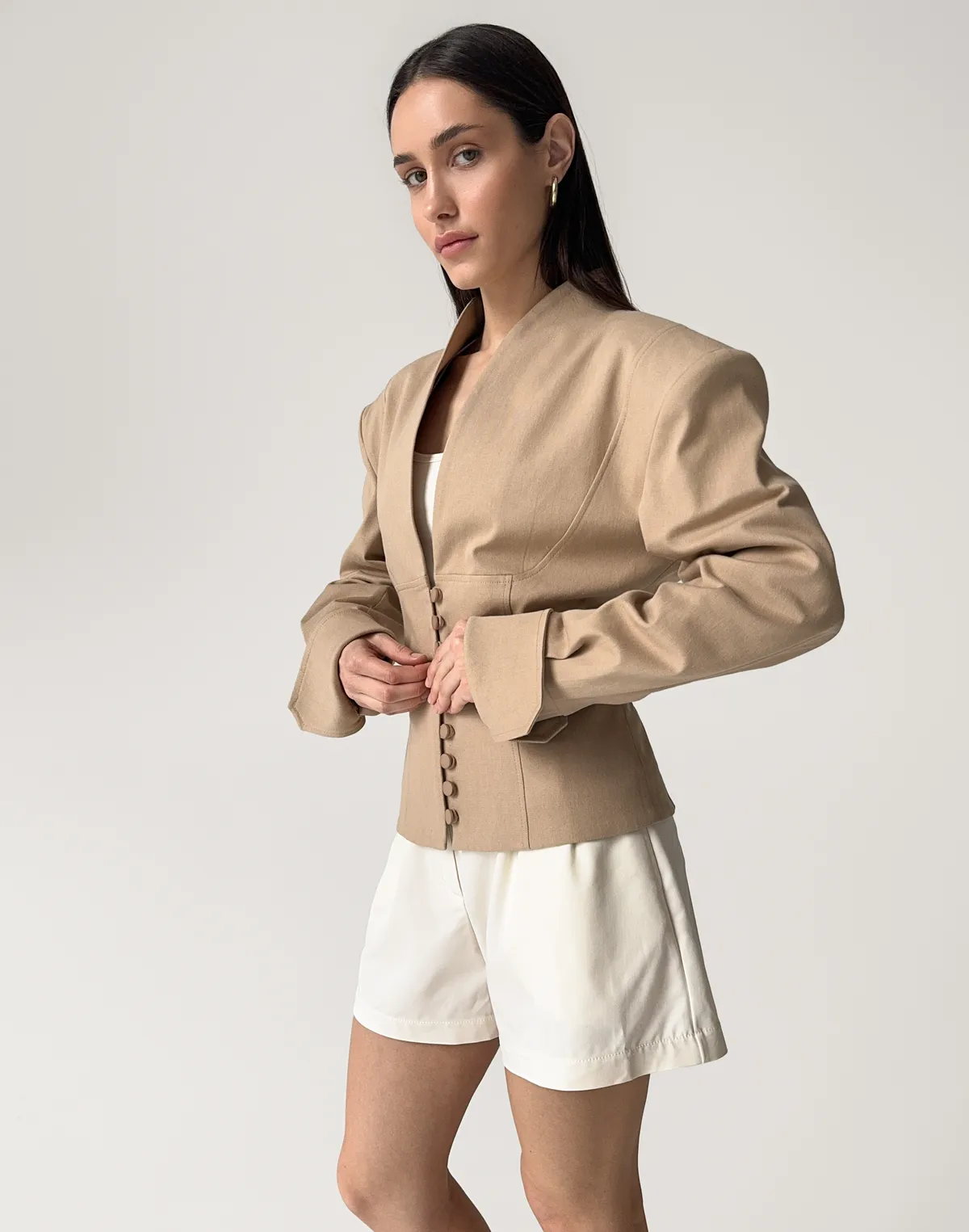 Жакет з V-подібним декольте та ґудзиками, пустельний - Фото 5