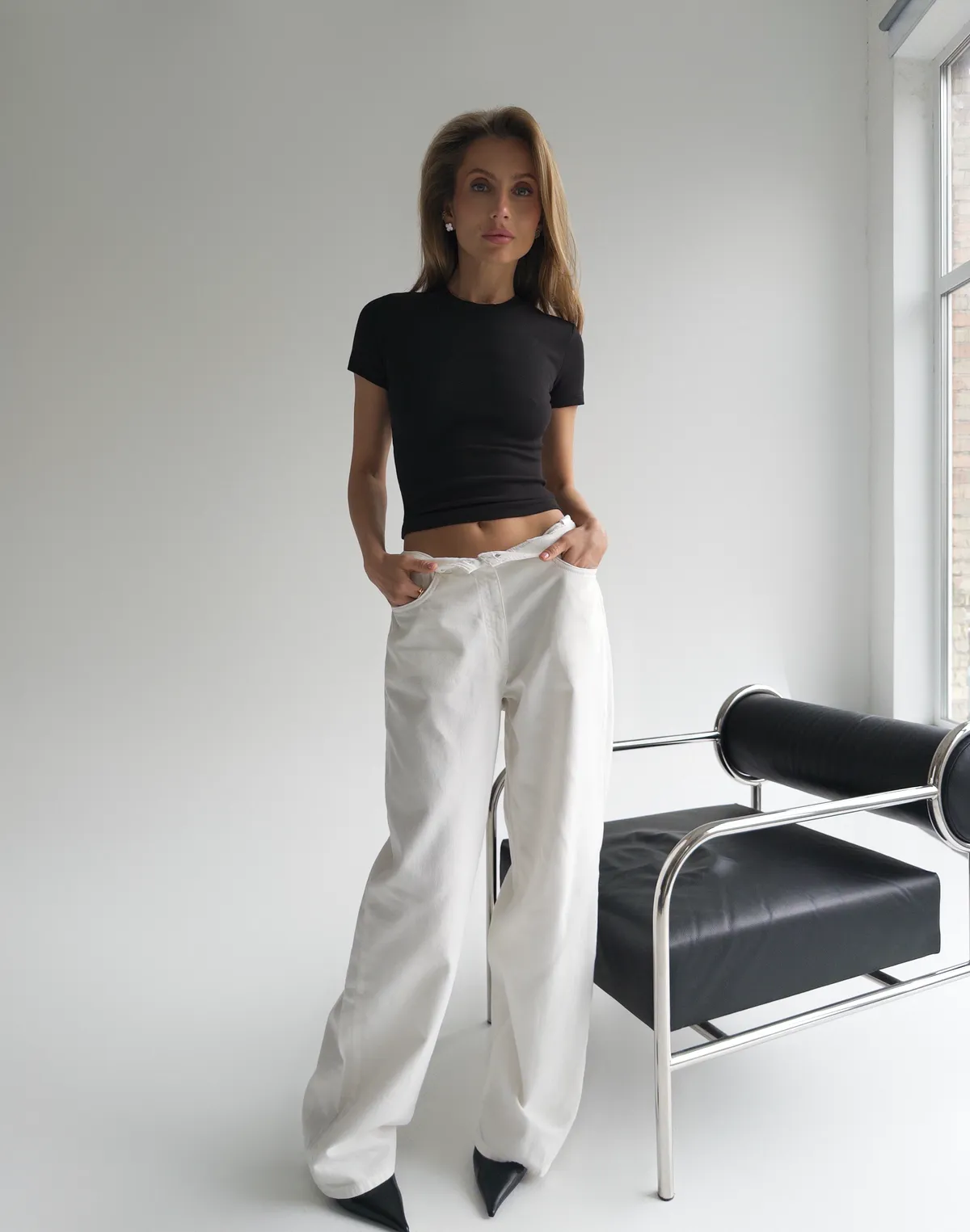 Koszulka damska dopasowana bawełniana z elastyczną gumką, czarna - Фото 6