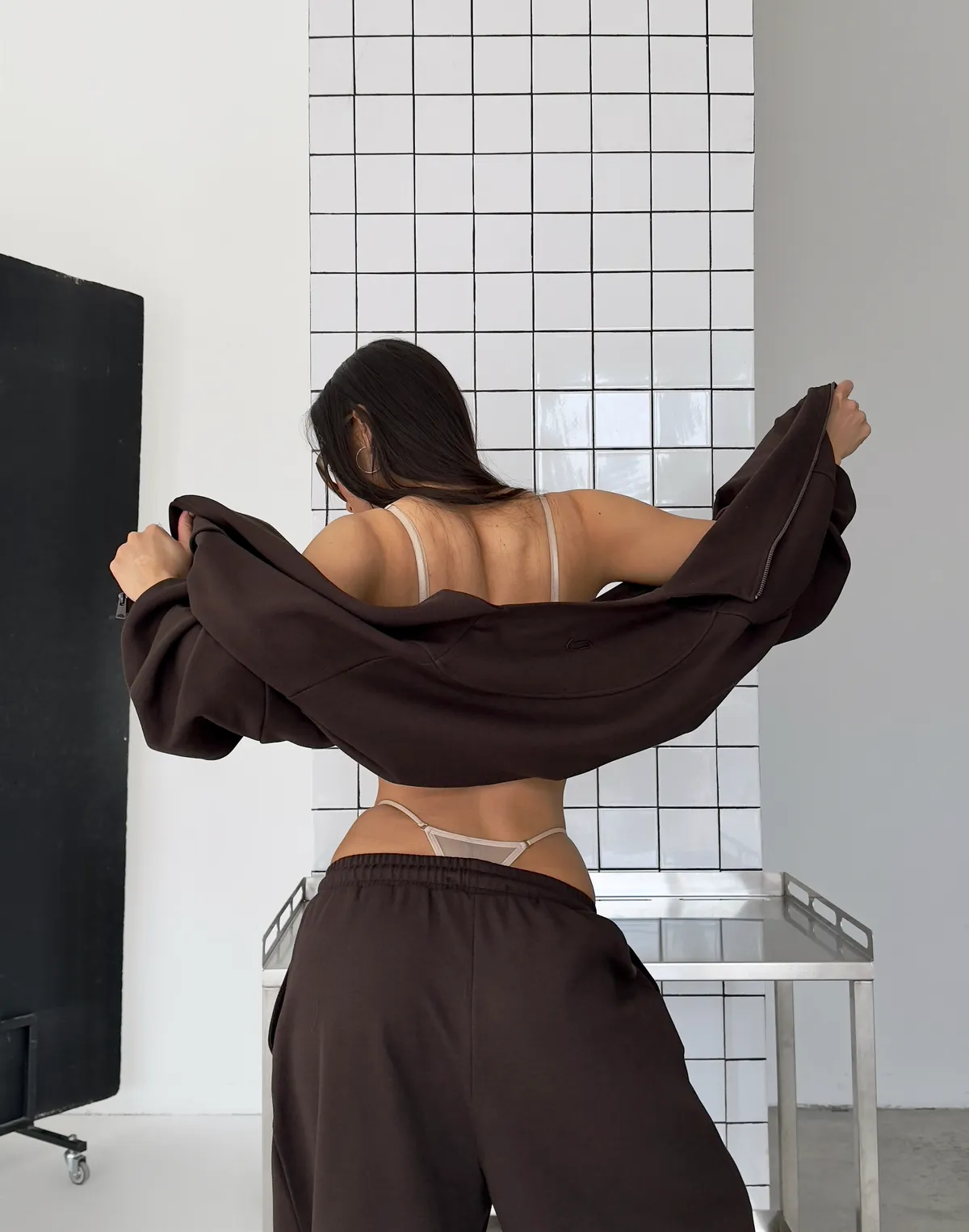 Комплект кофта на блискавці та штани прямого крою зі шнурком, шоколадні - Фото 2