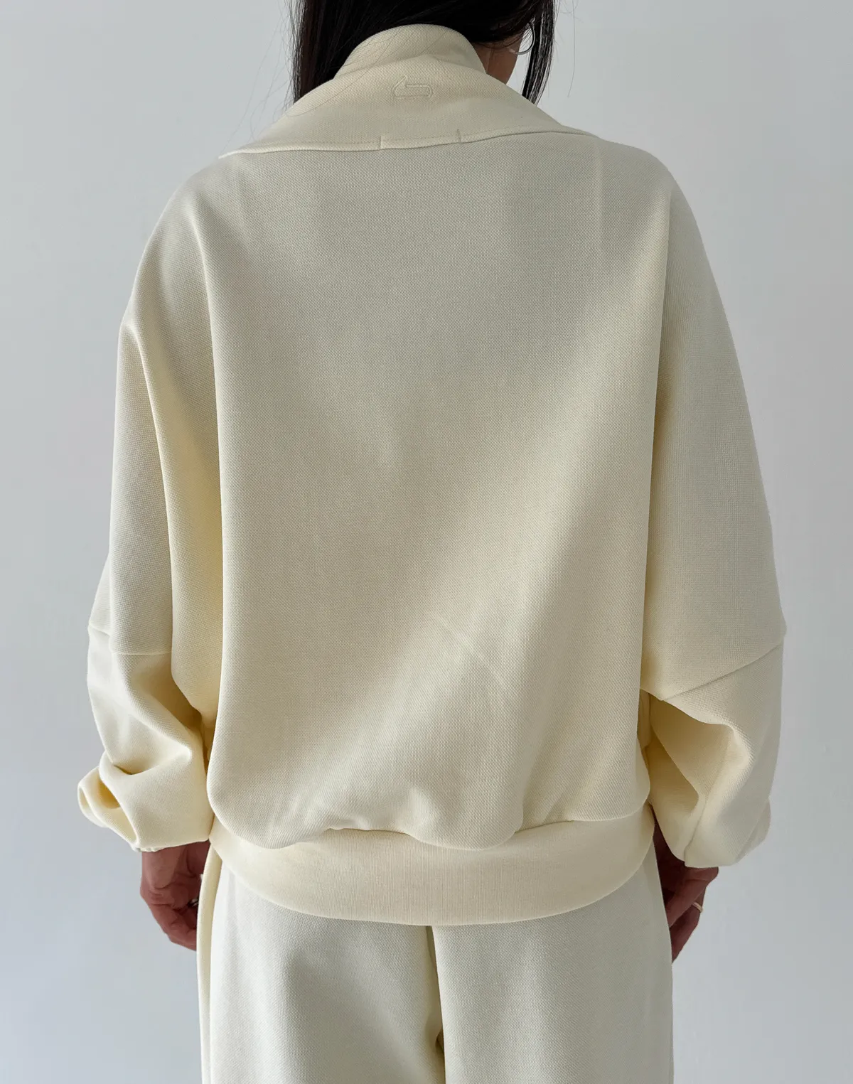 Кофта на блискавці з декоративними швами, пастельно-жовта - Фото 2