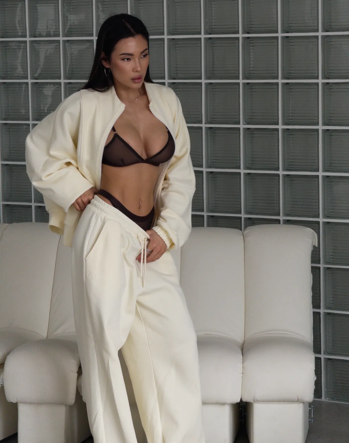 Комплект кофта на блискавці та штани прямого крою зі шнурком, пастельно-жовті - Фото 3