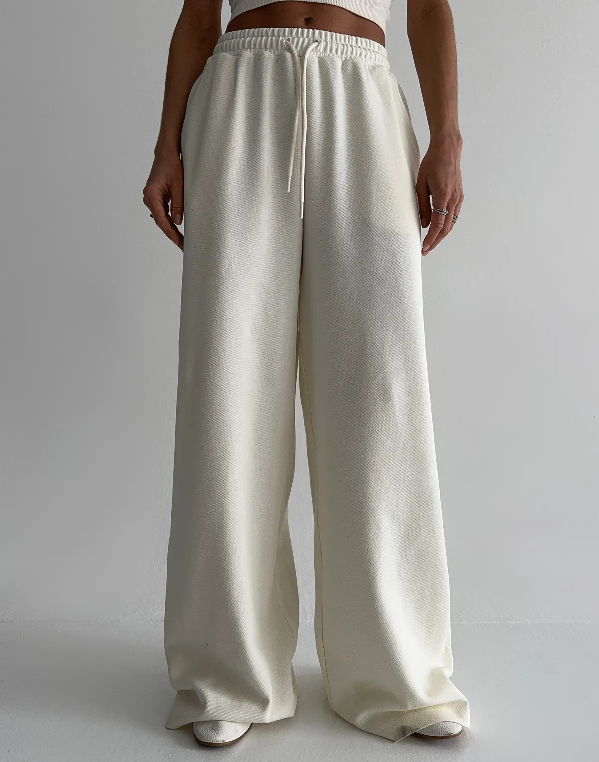 Штани прямого крою спортивні зі шнурком, вершкові - Фото 8