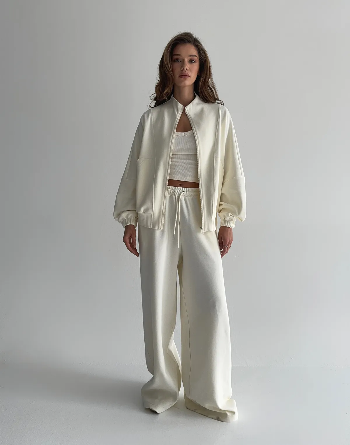 Комплект кофта на блискавці та штани прямого крою зі шнурком, вершкові - Фото 8