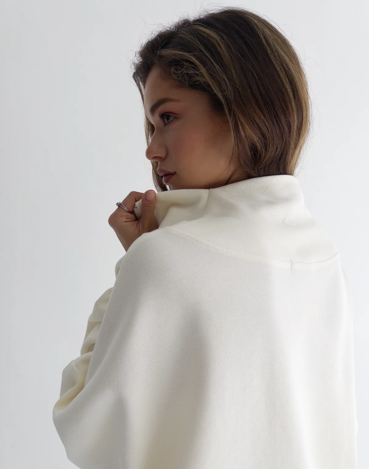 Кофта на блискавці з декоративними швами, вершкова - Фото 8