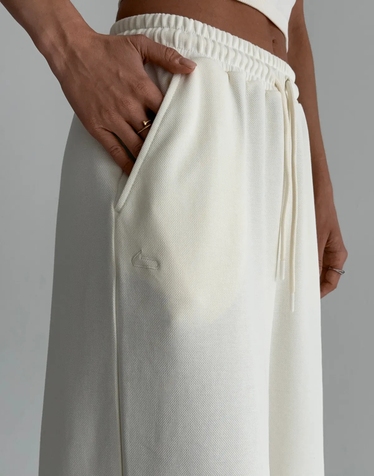 Штани прямого крою спортивні зі шнурком, вершкові - Фото 6