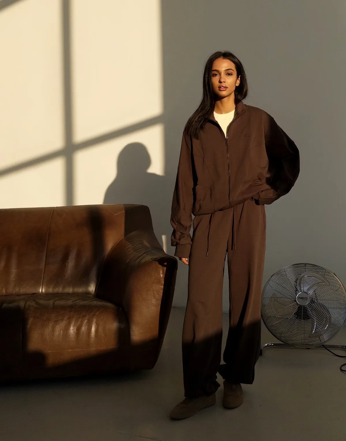 Зіпер без капюшону з декоративними швами вільного крою, шоколад - Фото 1