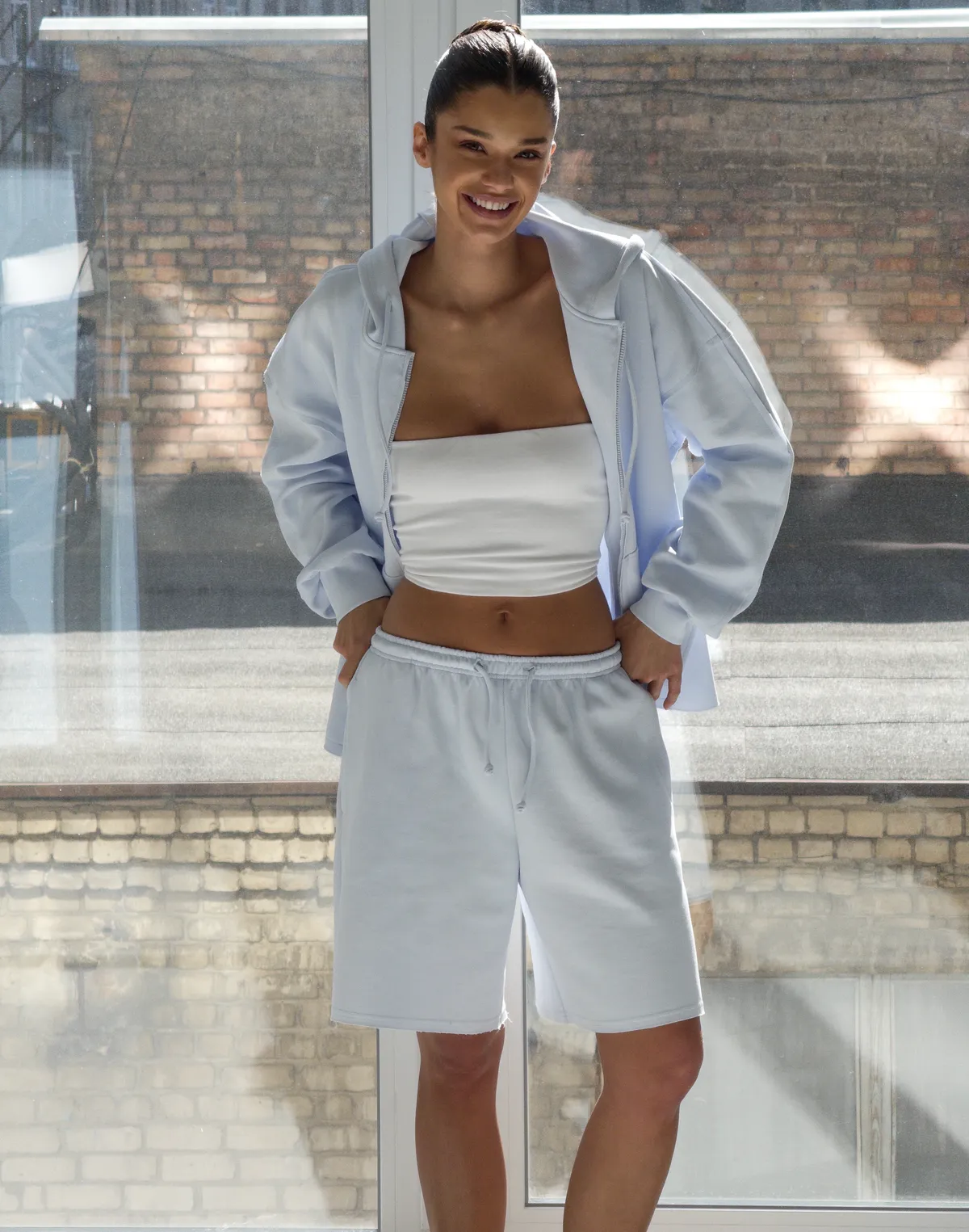 Шорти середньої довжини вільного крою, блакитні - Фото 8