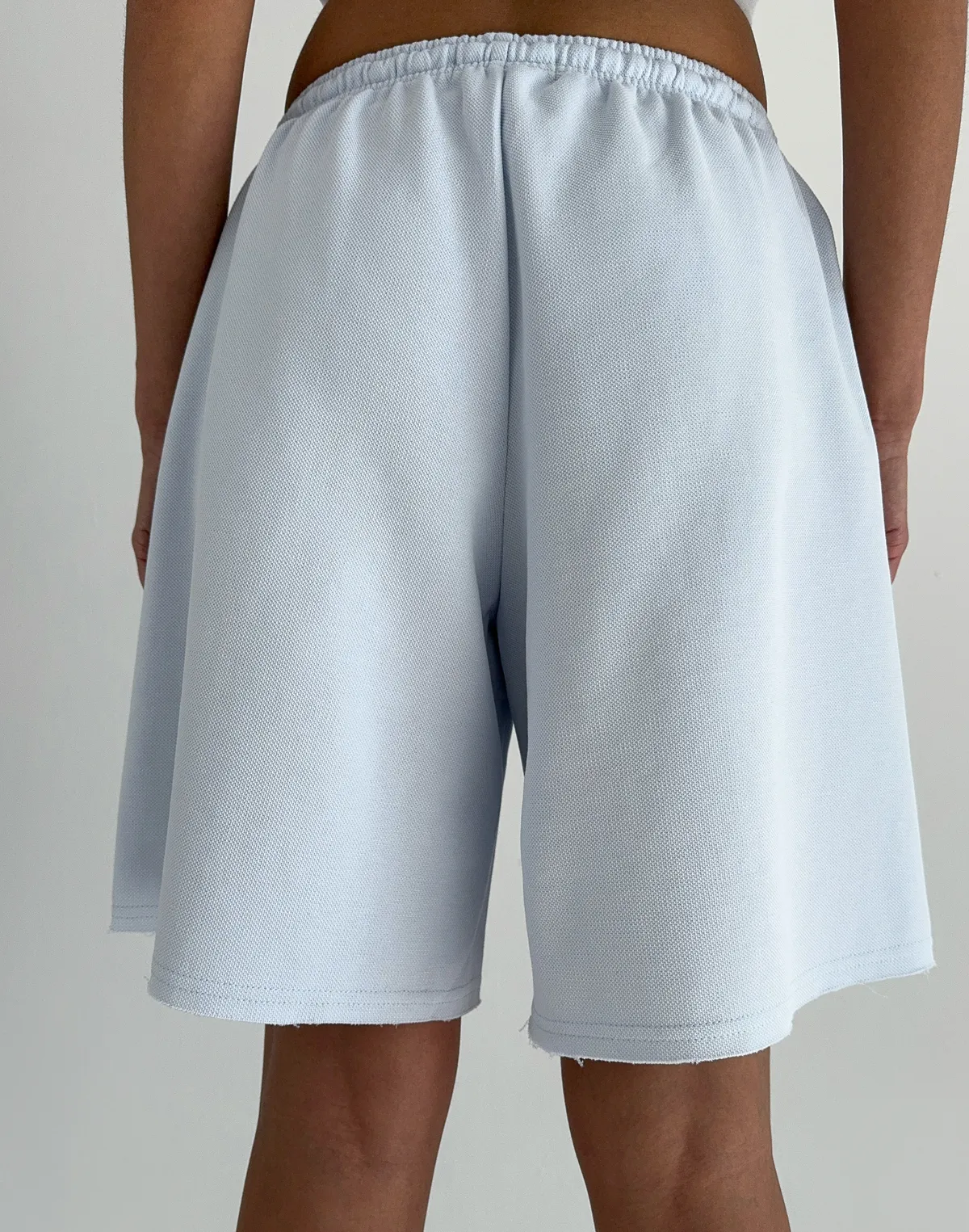 Шорти середньої довжини вільного крою, блакитні - Фото 2