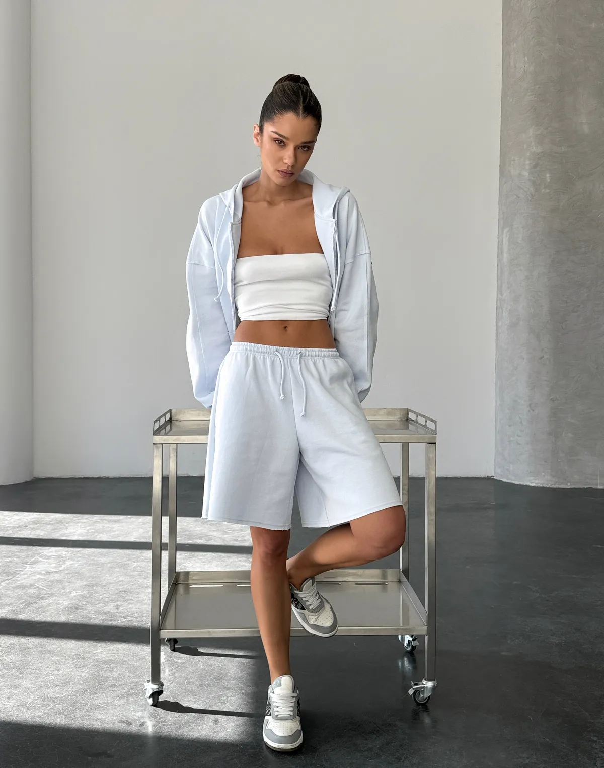 Шорти середньої довжини вільного крою, блакитні - Фото 3