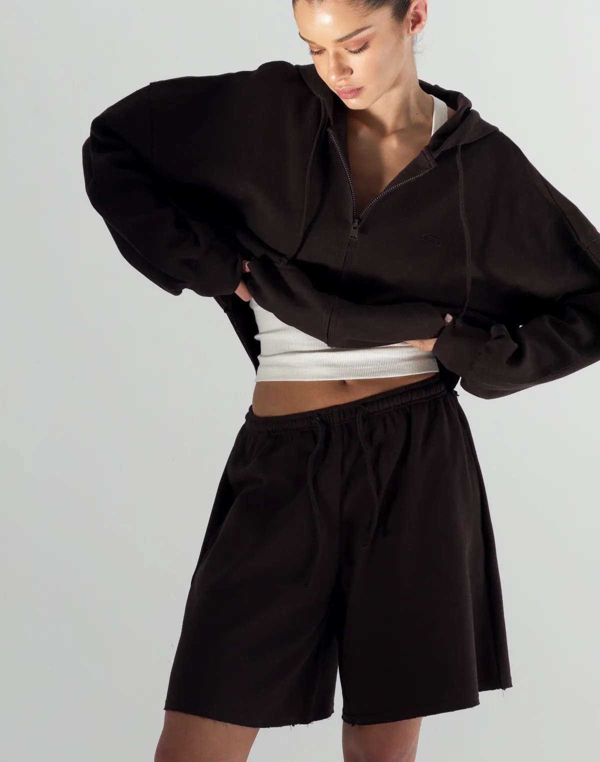 Шорти середньої довжини вільного крою, шоколадні - Фото 1