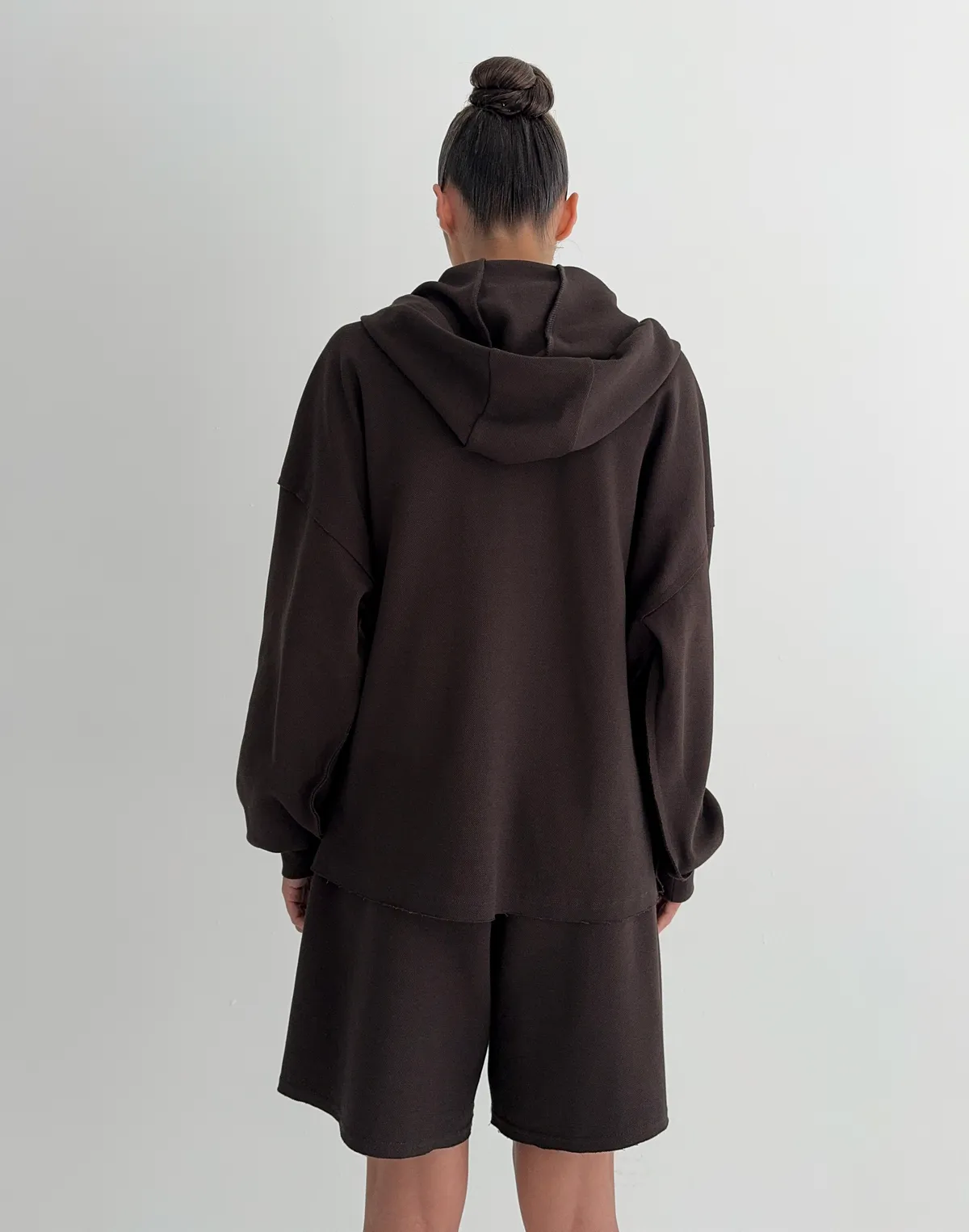 Комплект оверсайз зіпер з декоративними швами та шорти середньої довжини, шоколадні - Фото 2