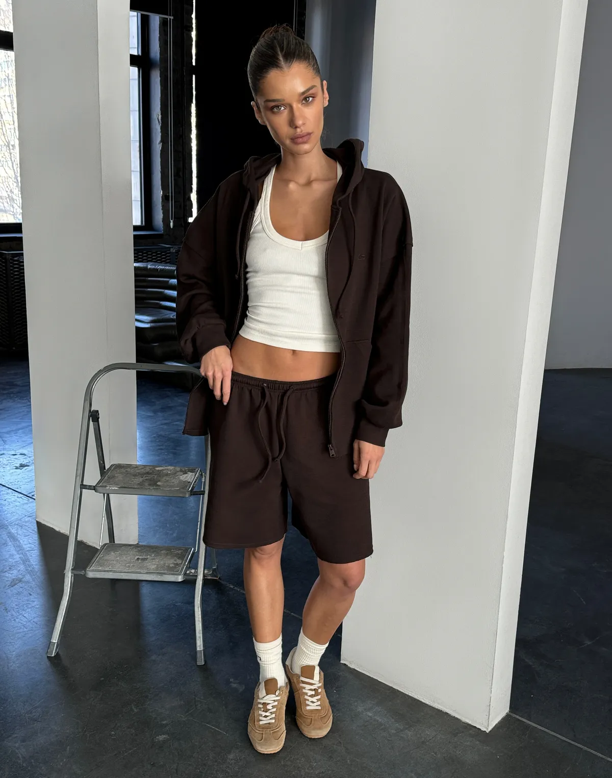 Комплект оверсайз зіпер з декоративними швами та шорти середньої довжини, шоколадні - Фото 7