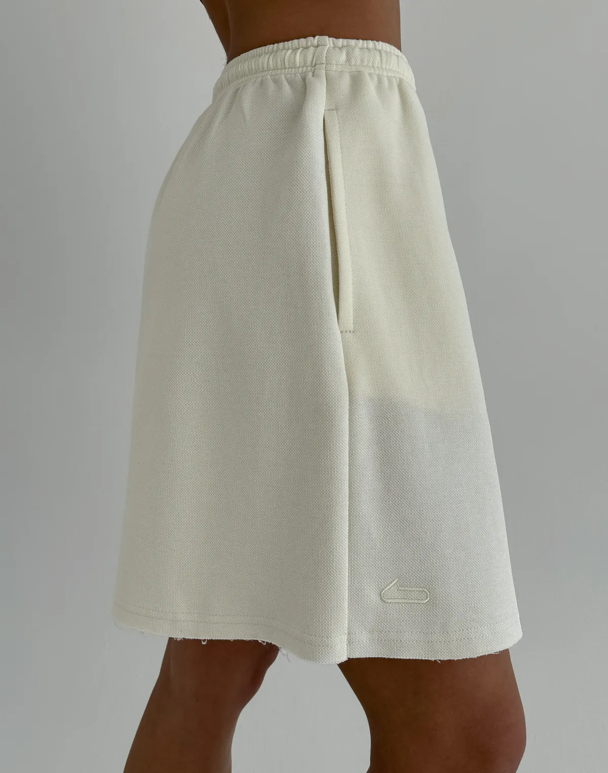 Шорти середньої довжини вільного крою, вершкові - Фото 8