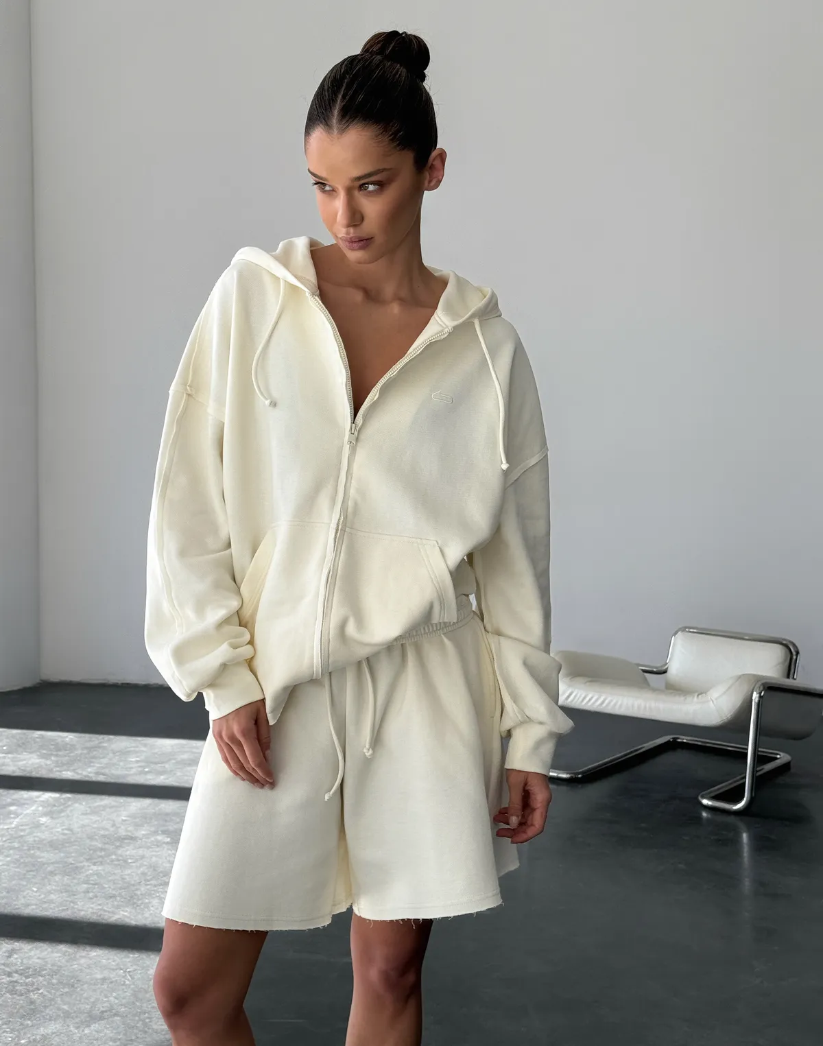 Шорти середньої довжини вільного крою, вершкові - Фото 1