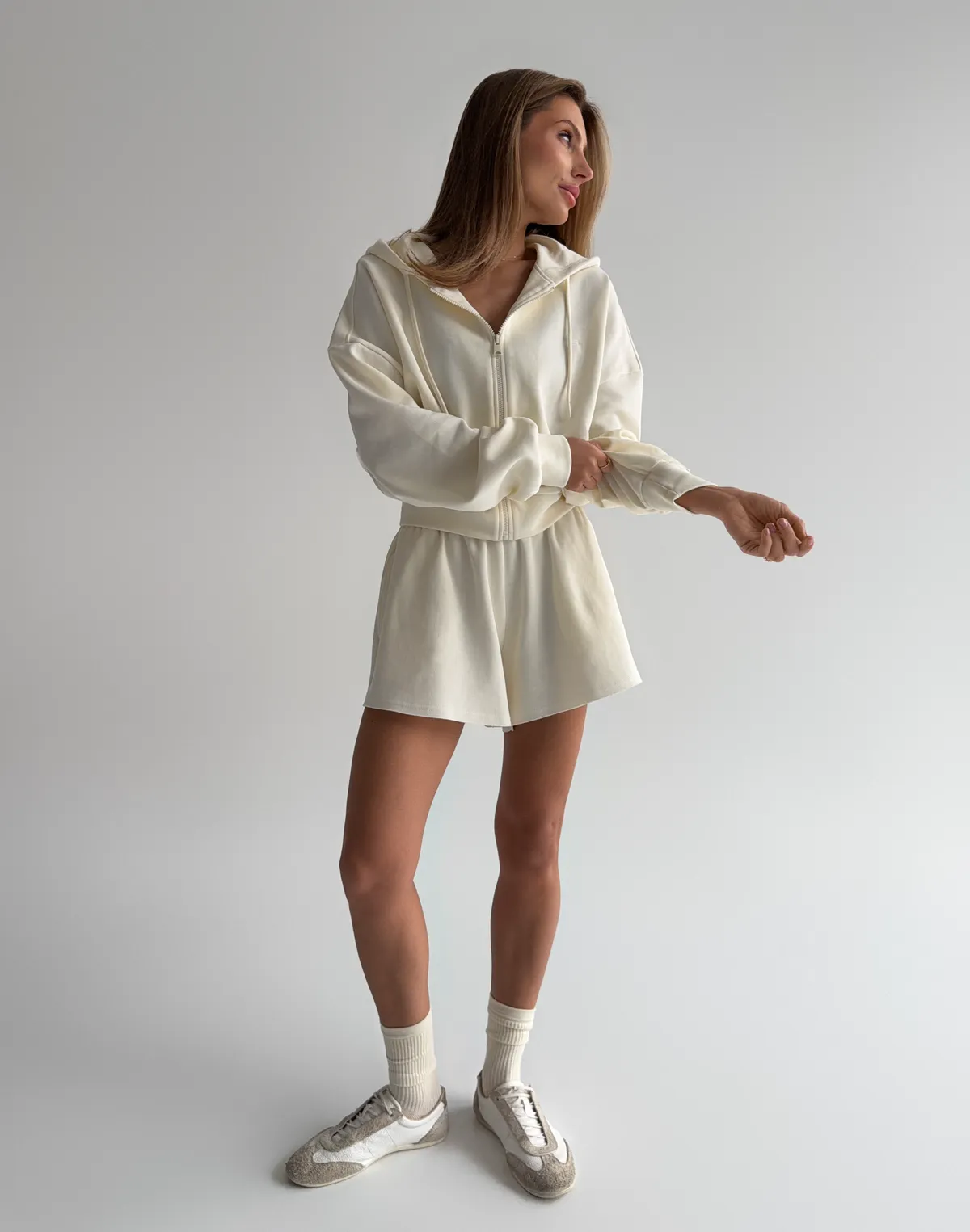 Зіпер оверсайз вкорочений з капюшоном, вершковий - Фото 8