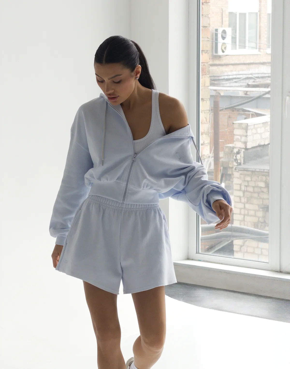 Зіпер оверсайз вкорочений з капюшоном, блакитний - Фото 8