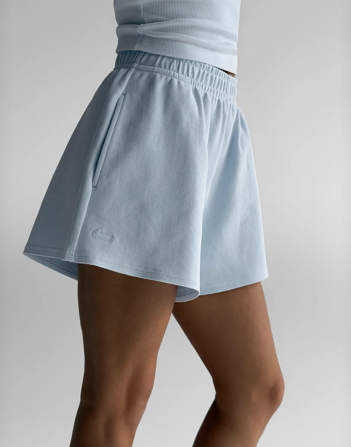 Шорти жіночі з необробленим краєм трикотажні, блакитні - Фото 5