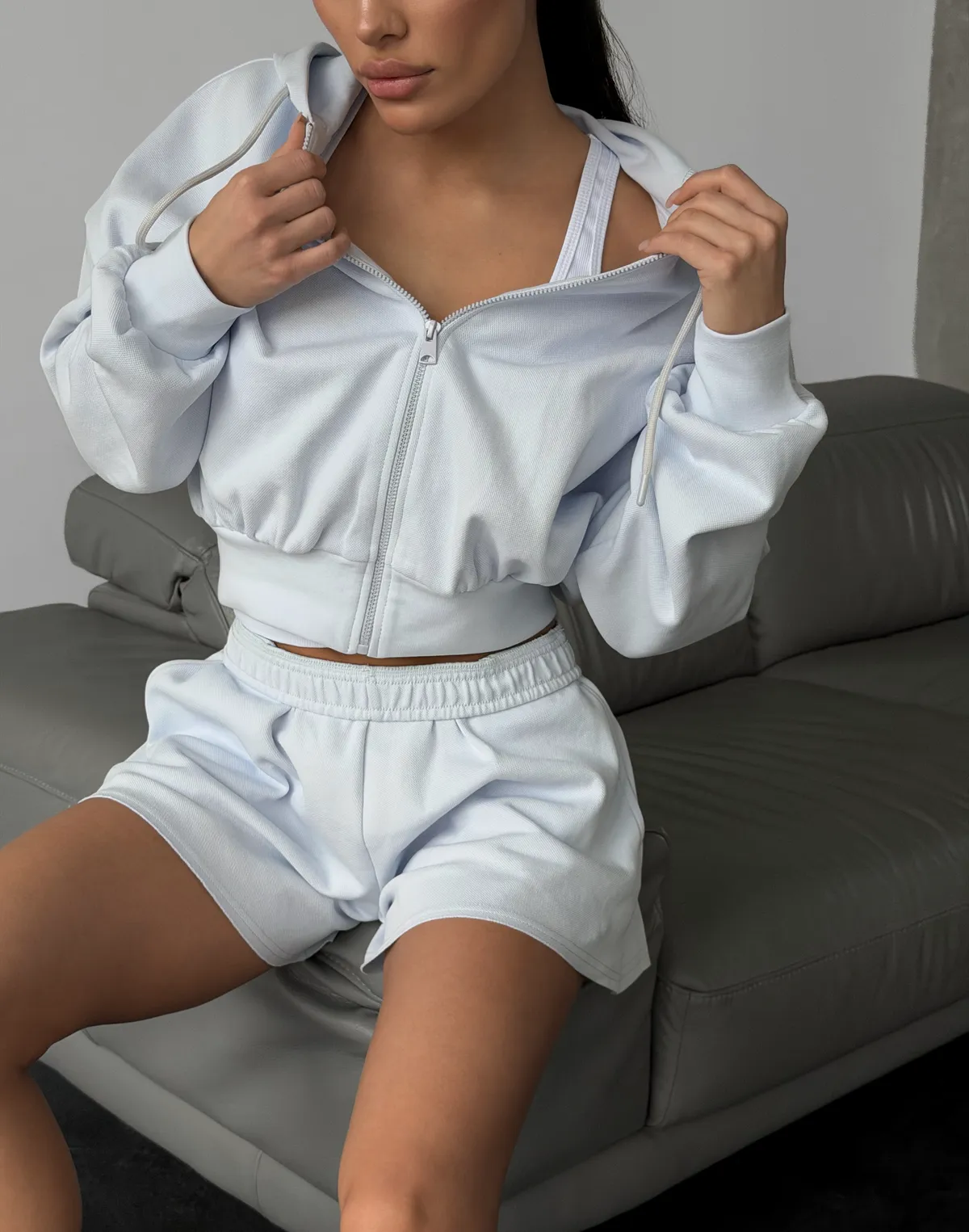 Шорти жіночі з необробленим краєм трикотажні, блакитні - Фото 4