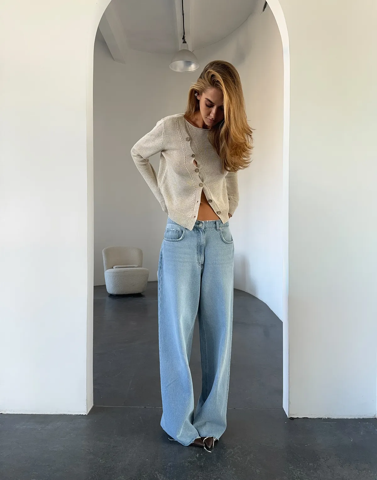 Лонгслів з ґудзиками по діагоналі з льоном у складі, бежевий - Фото 5