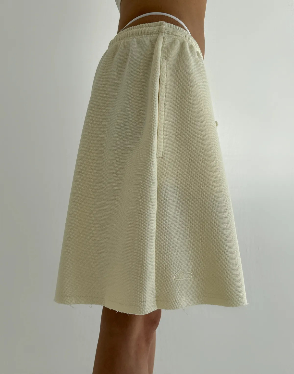 Шорти середньої довжини вільного крою, пастельно-жовті - Фото 5