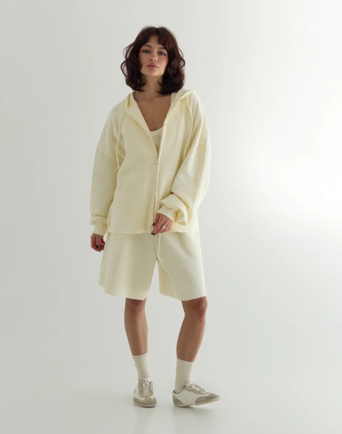 Комплект оверсайз зіпер з декоративними швами та шорти середньої довжини, пастельно-жовті - Фото 1