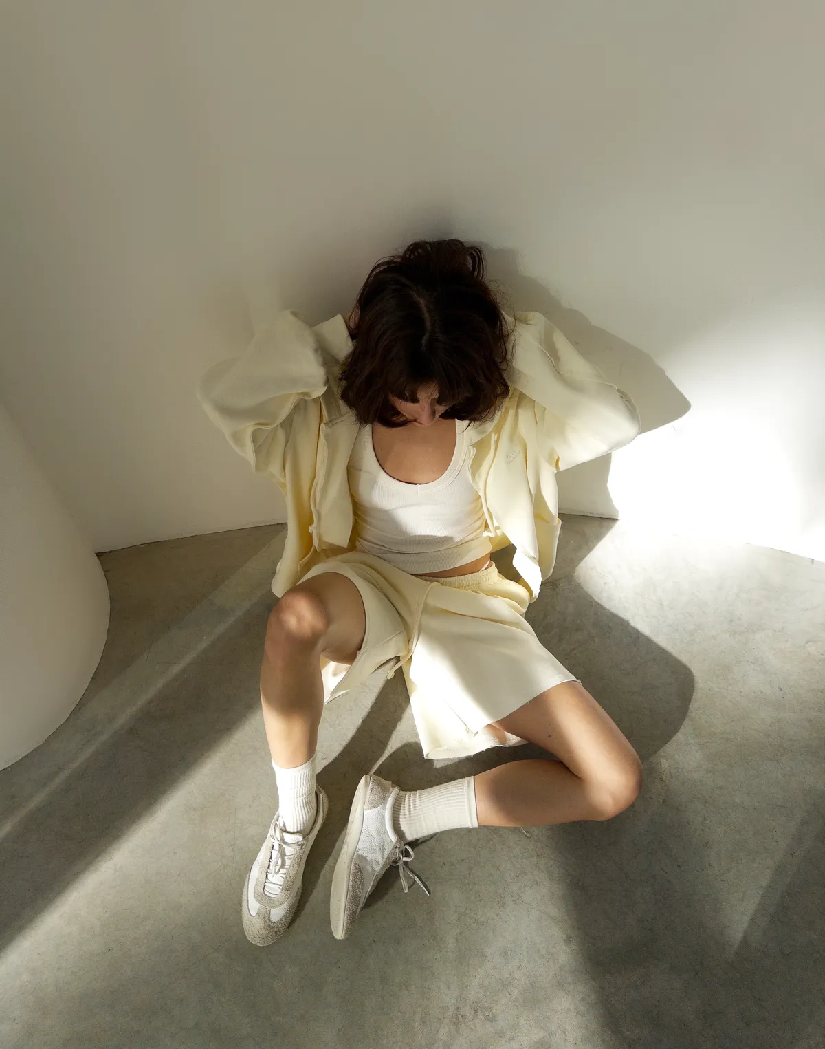 Комплект оверсайз зіпер з декоративними швами та шорти середньої довжини, пастельно-жовті - Фото 7