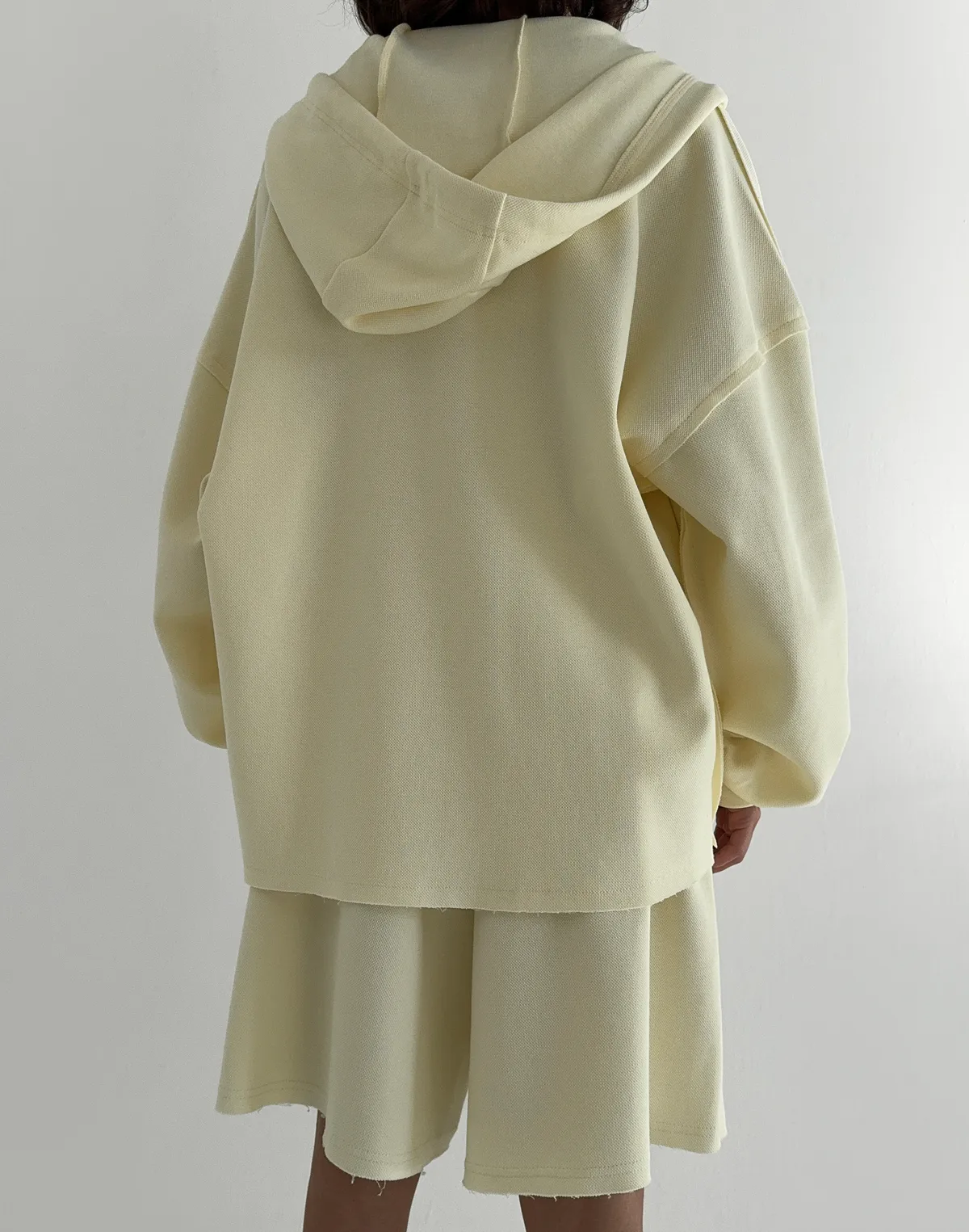 Зіпер оверсайз з декоративними швами, пастельно-жовтий - Фото 2